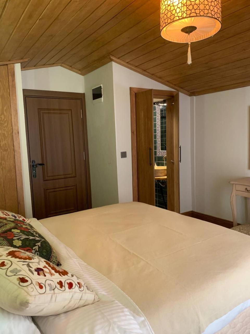 Deluxe Double Room with Balcony photo 1