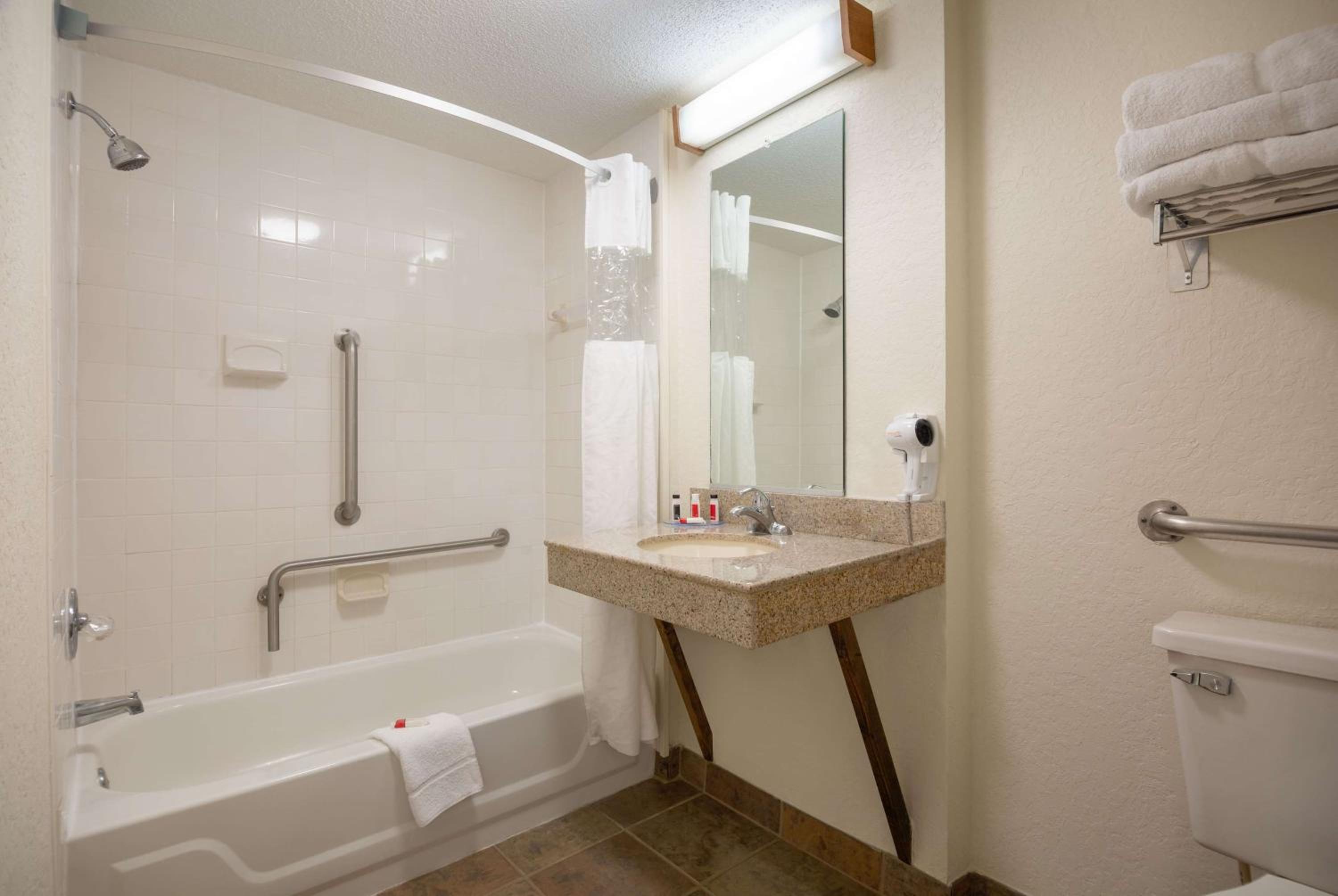 King Room with Pool View - Disability Access/Non-Smoking - Photo 2