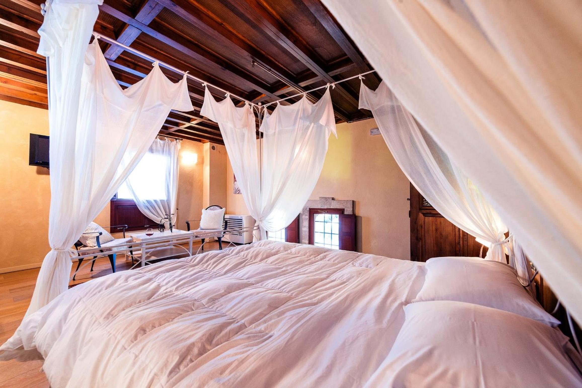 Thalassa Suite with Spa Tub & Sea View - Photo 5