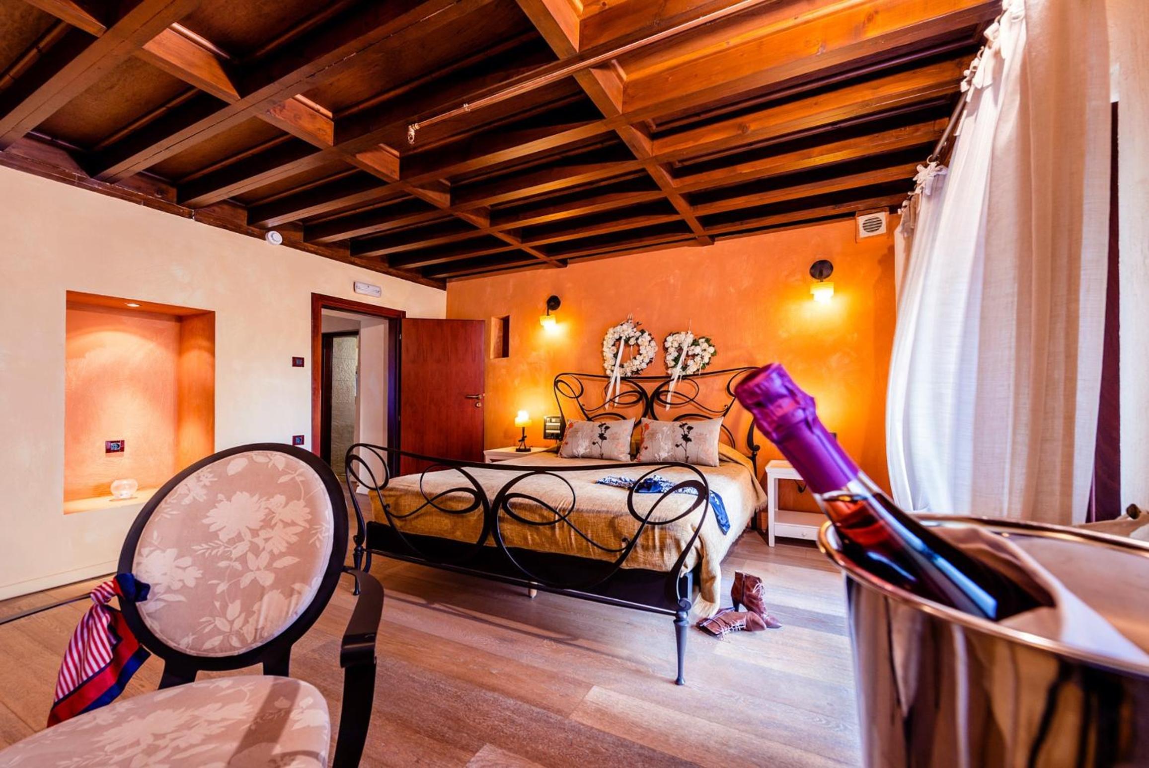 Eros Junior Suite with Spa Tub - Photo 10