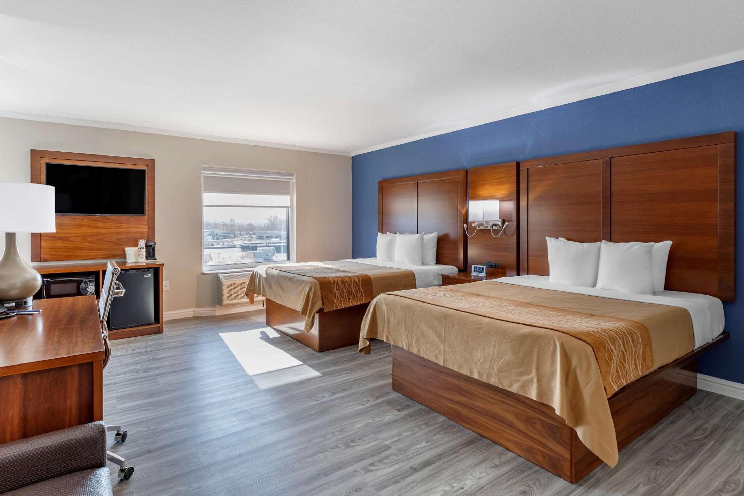 Queen Suite with Two Queen Beds - Accessible/Non Smoking - Photo 1