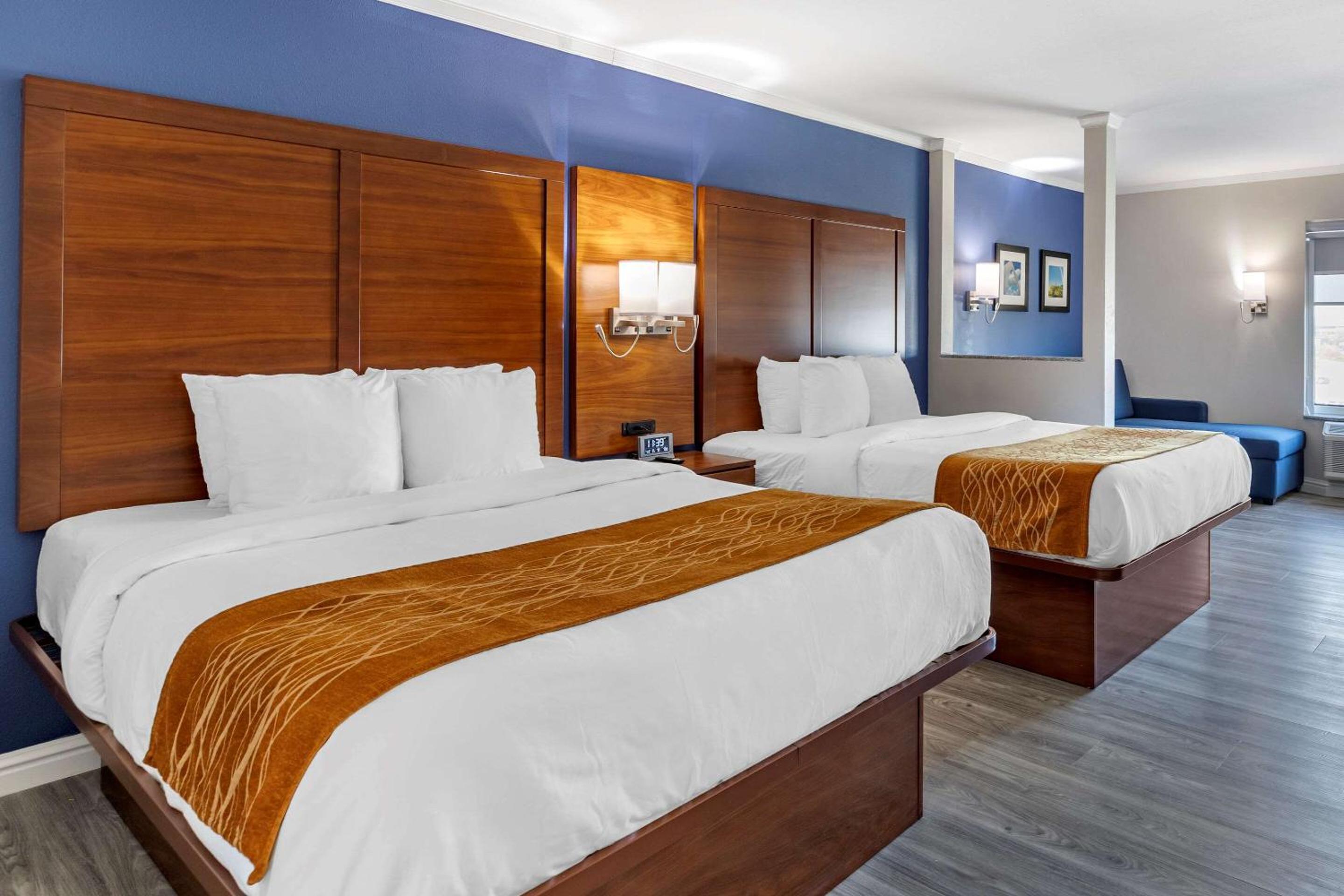 Queen Suite with Two Queen Beds - Non Smoking - Photo 1