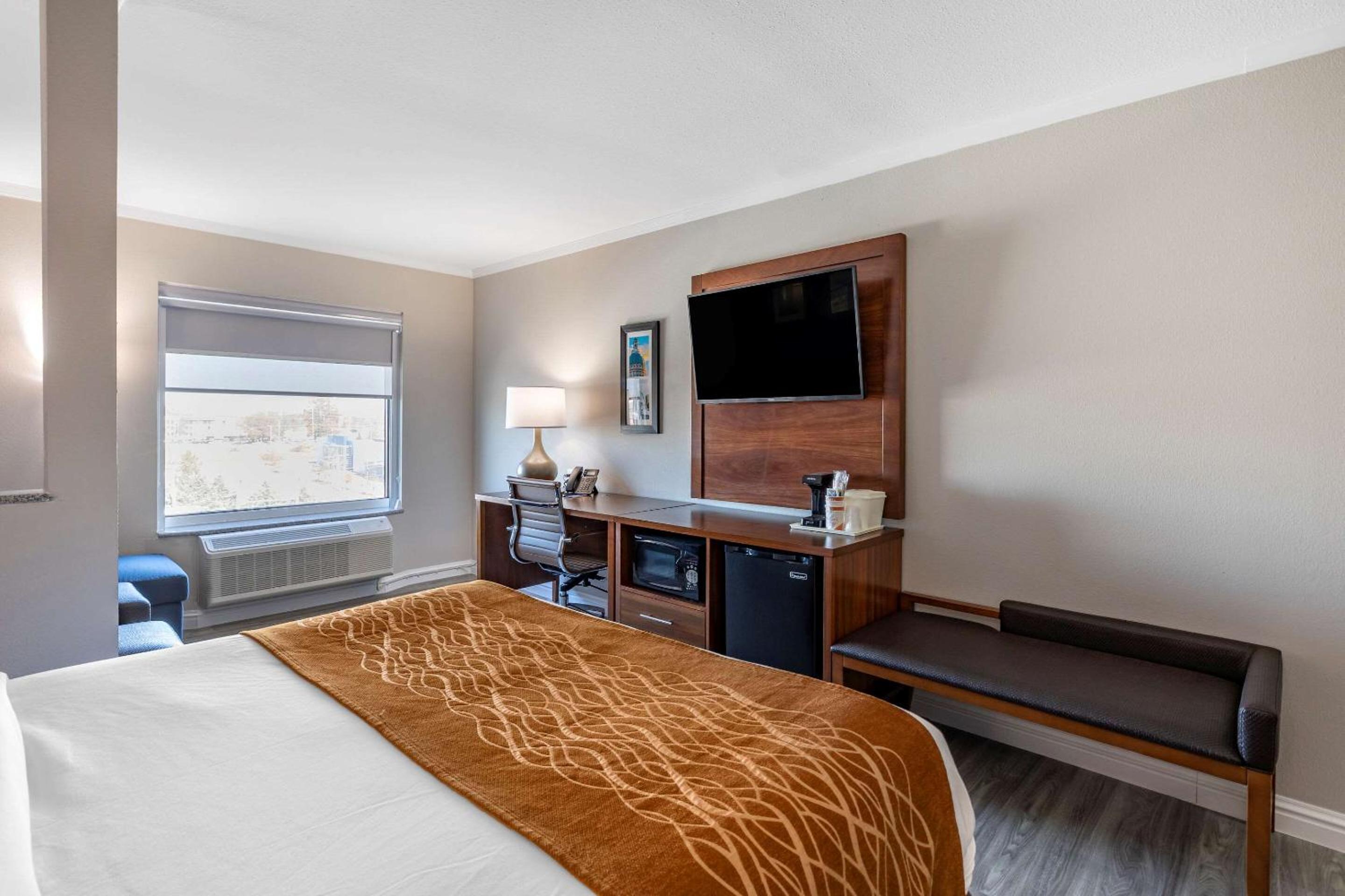 King Suite - Non Smoking photo 2
