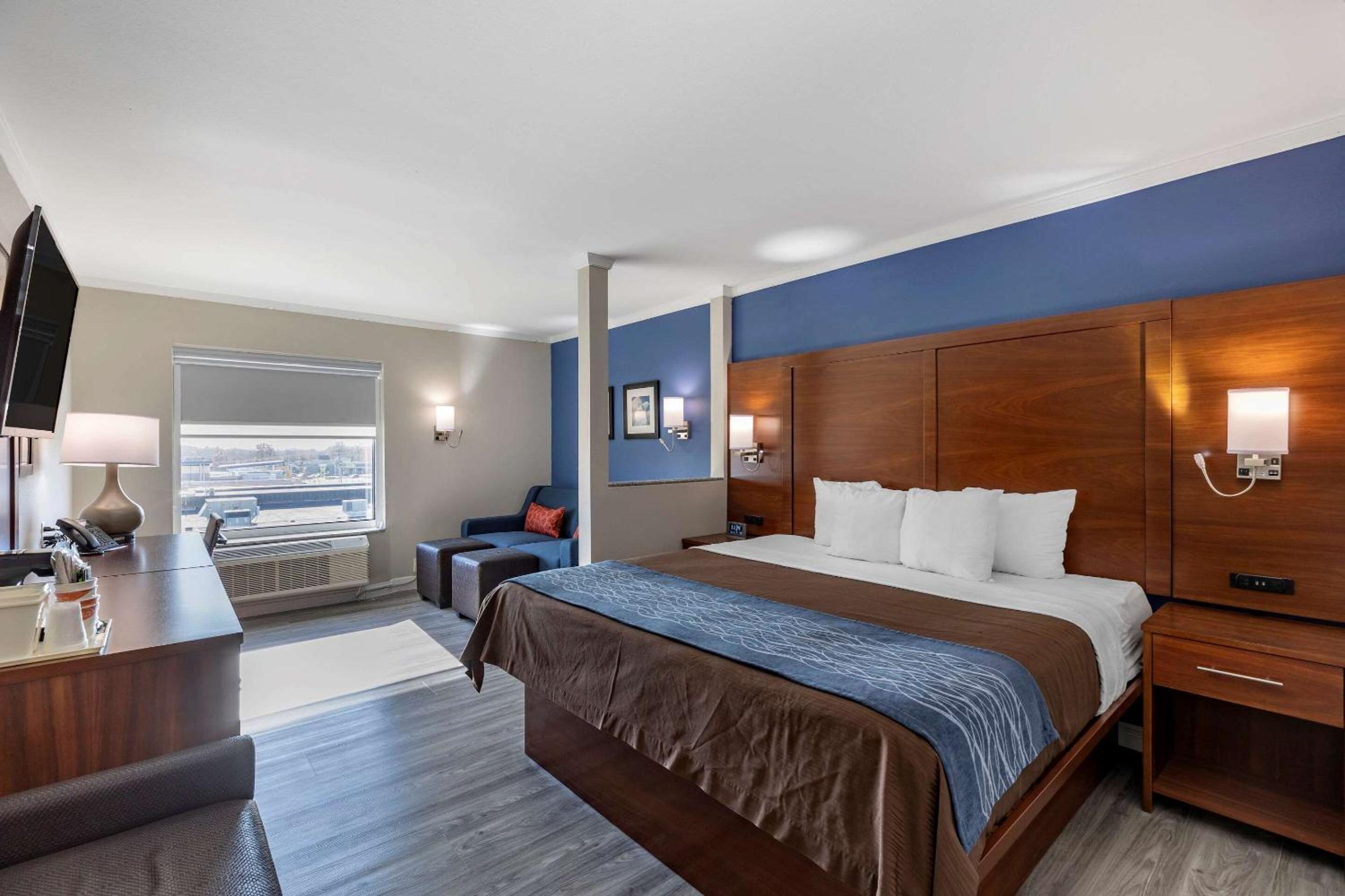 King Suite - Accessible/Non Smoking