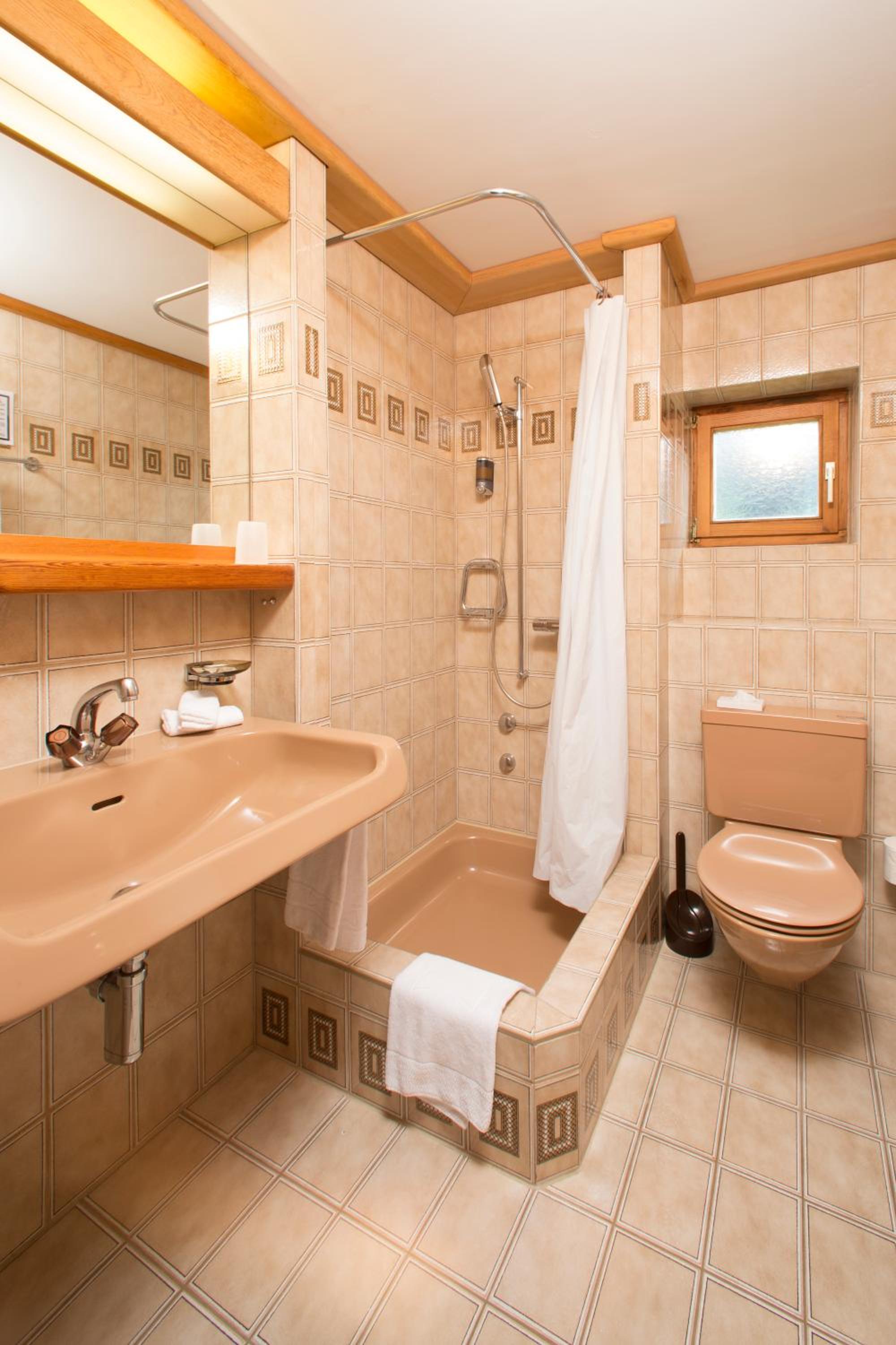 Double Room with Balcony - Photo 2