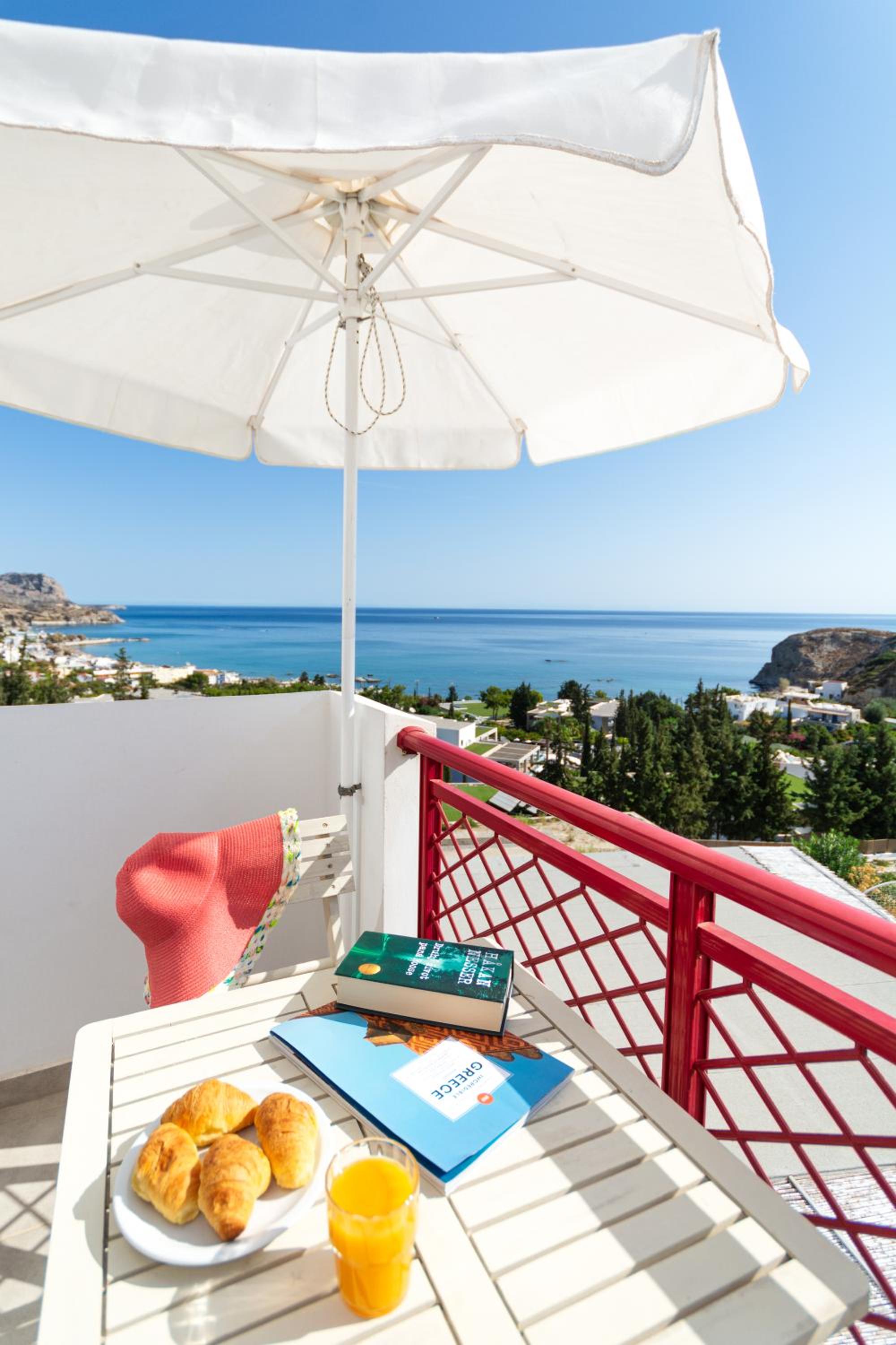 Standard Triple Room with Sea View(1st Floor)