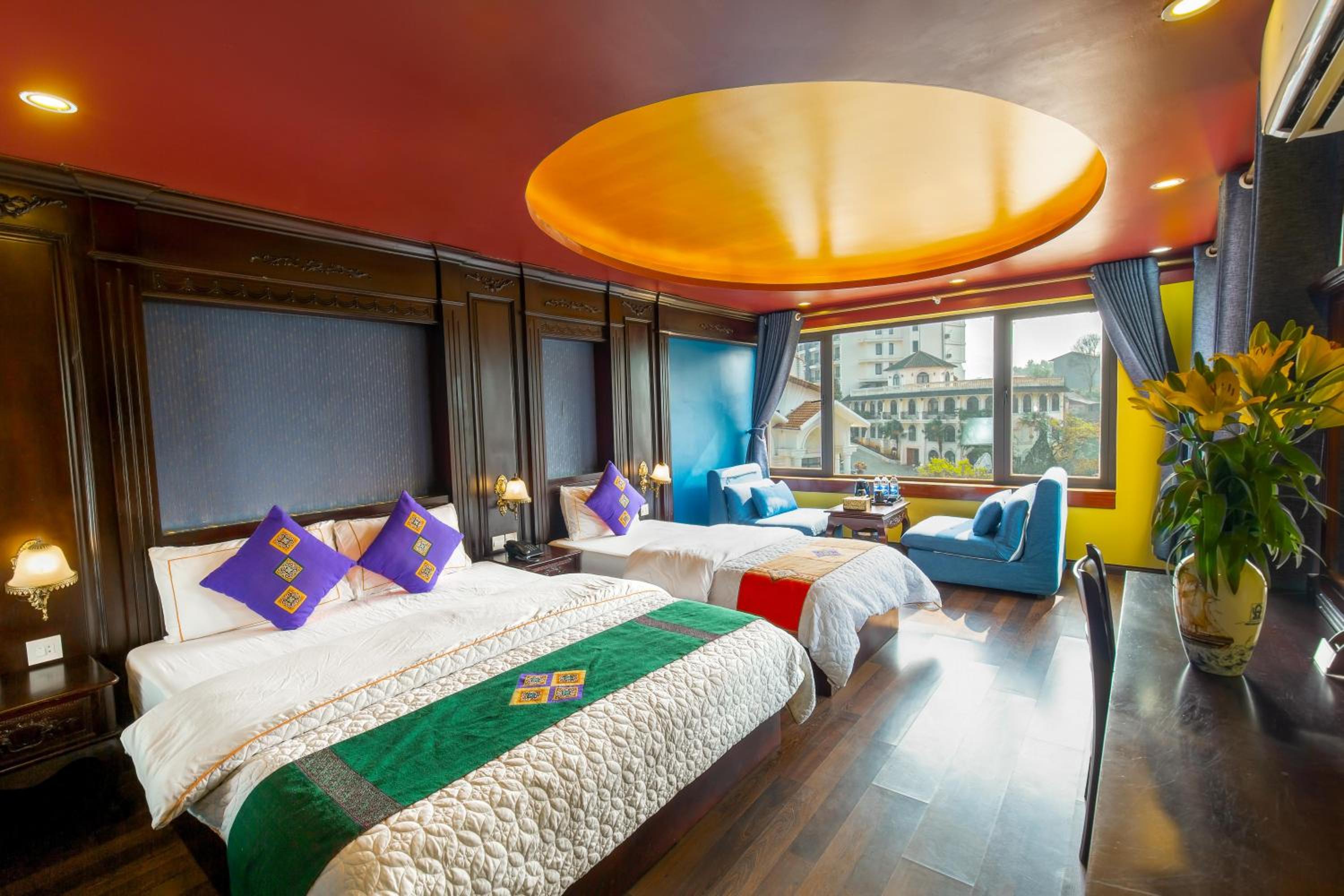 Deluxe Family Room photo 1