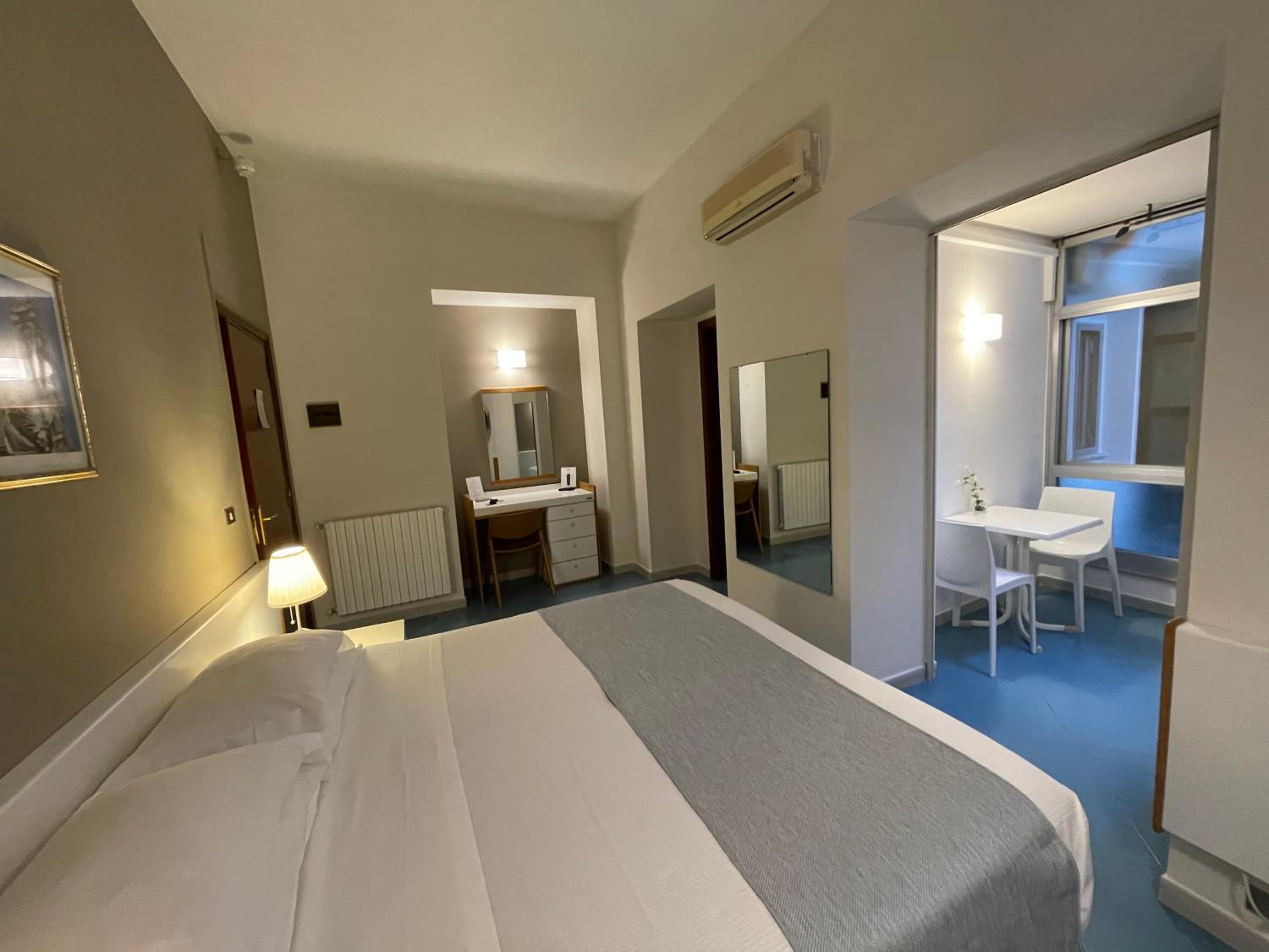 Standard Double or Twin Room - Photo 3