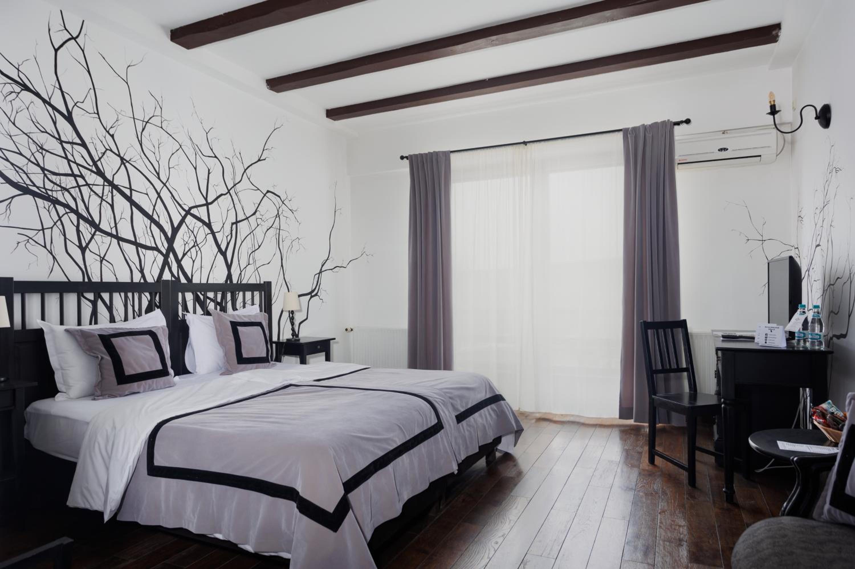 Superior Double or Twin Room with Bathtub photo 3