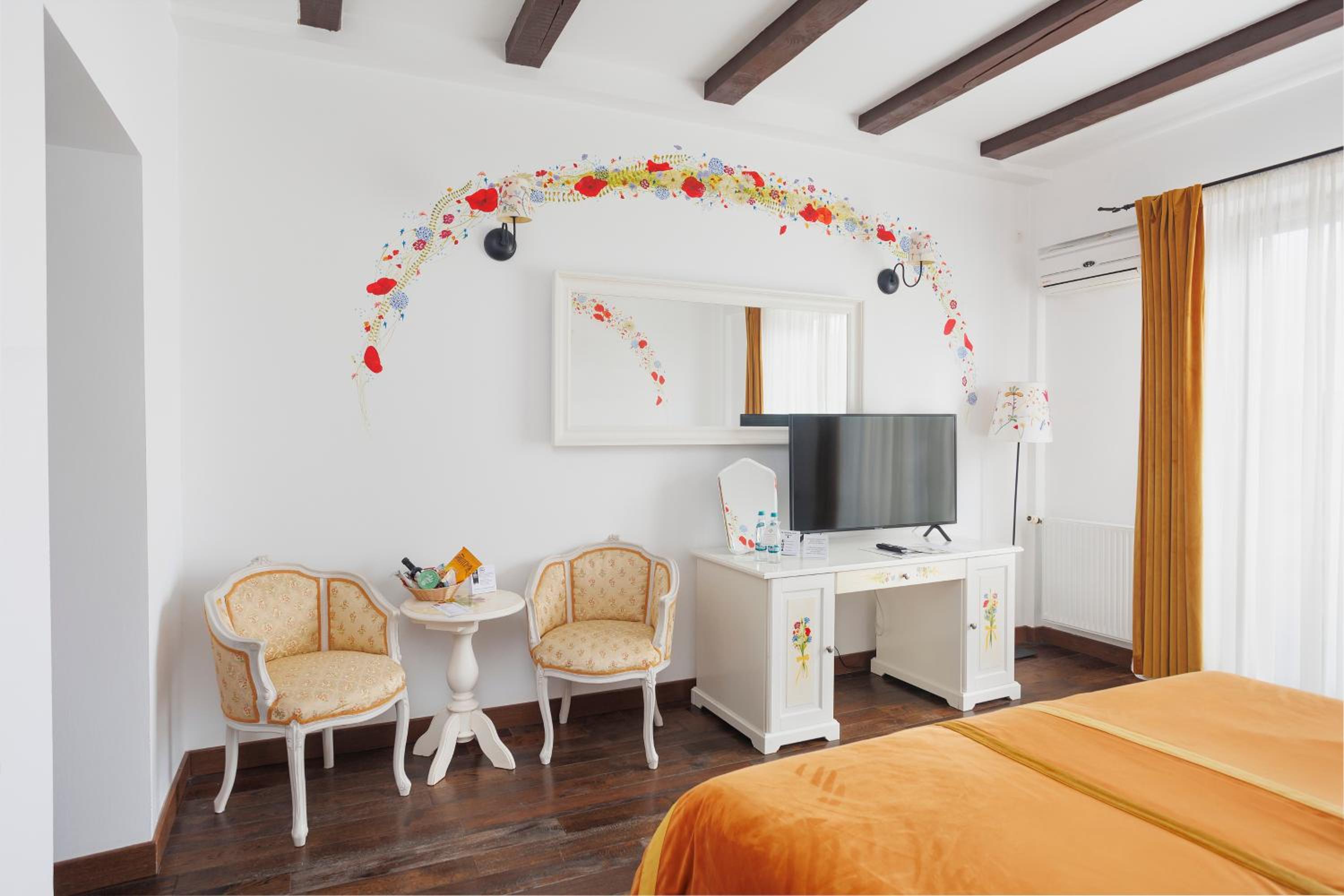 Superior Double or Twin Room with Bathtub photo 2