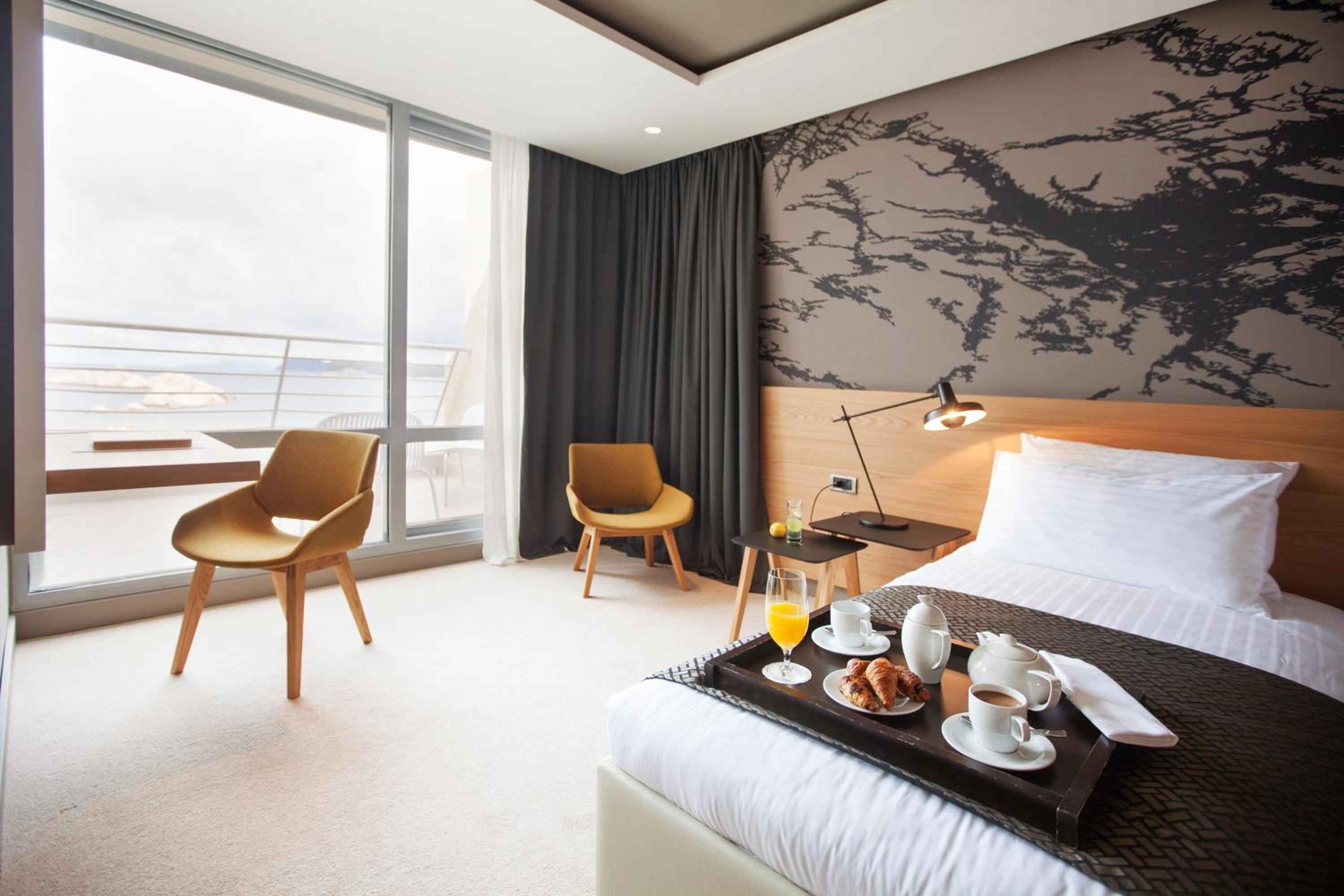 Junior Suite with Sea View and Balcony