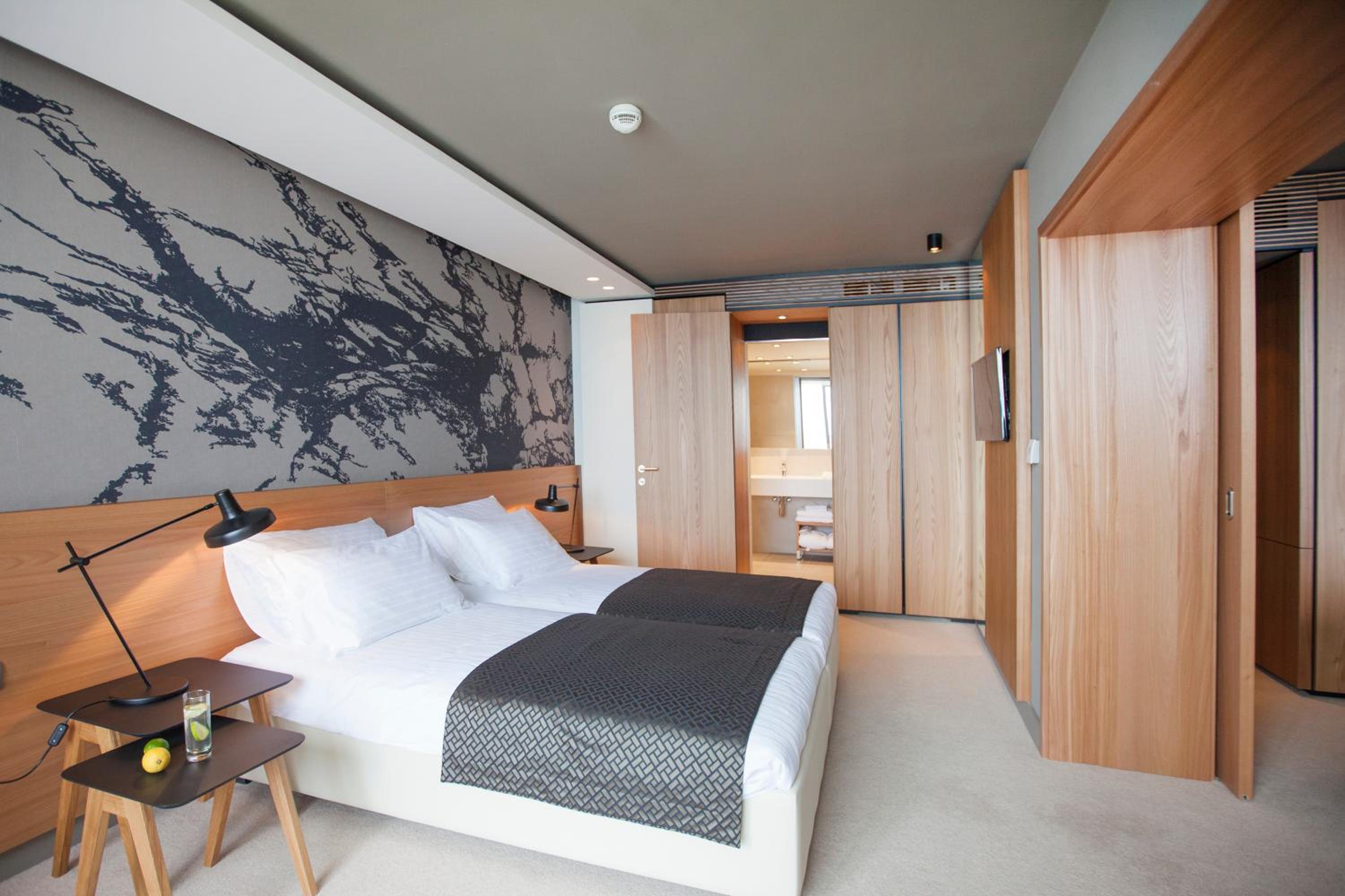 Junior Suite, Balcony, Sea View with festive buffet dinner on New Year's Eve thumbnail 6