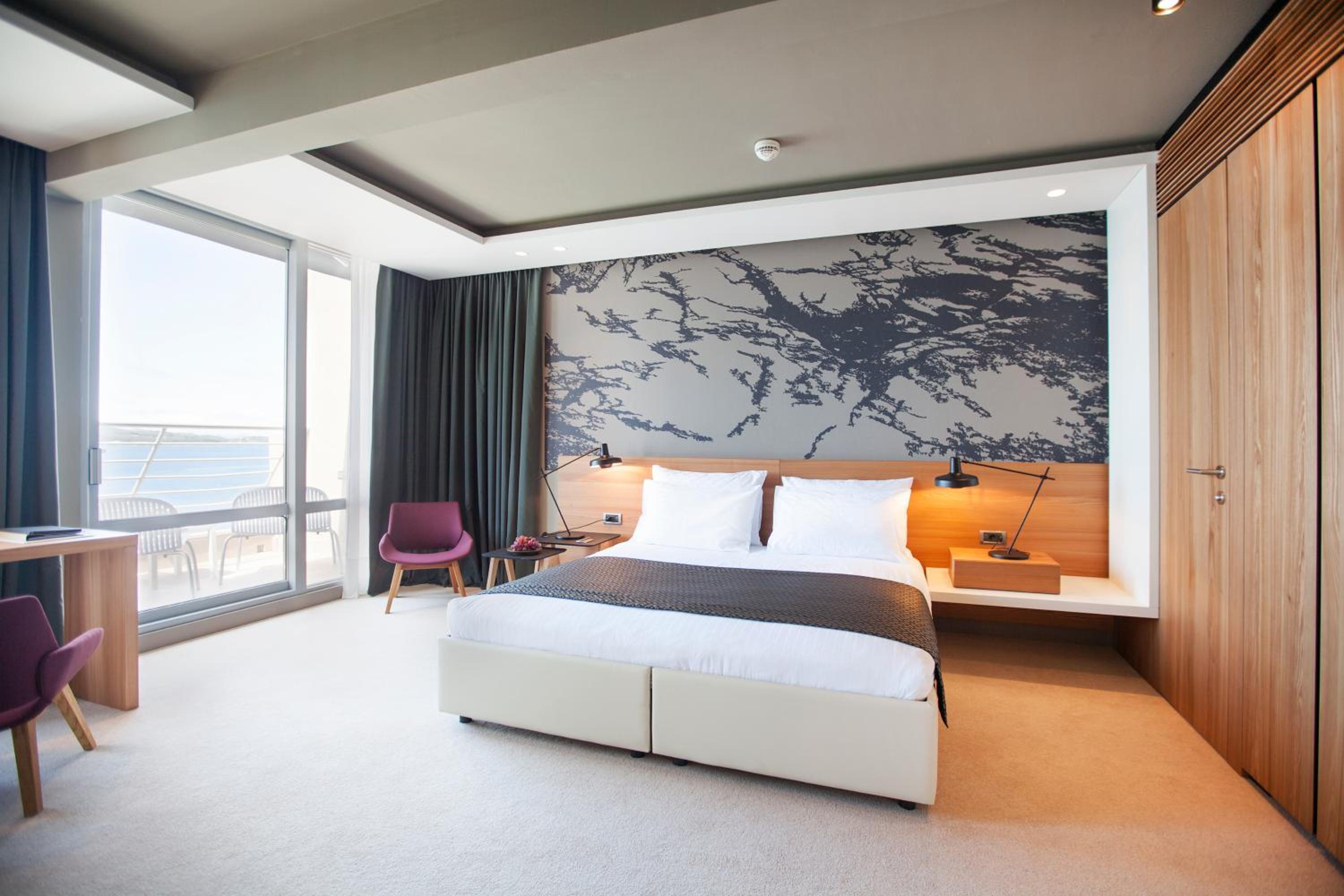 Executive Suite with Sea View and Balcony - Photo 7