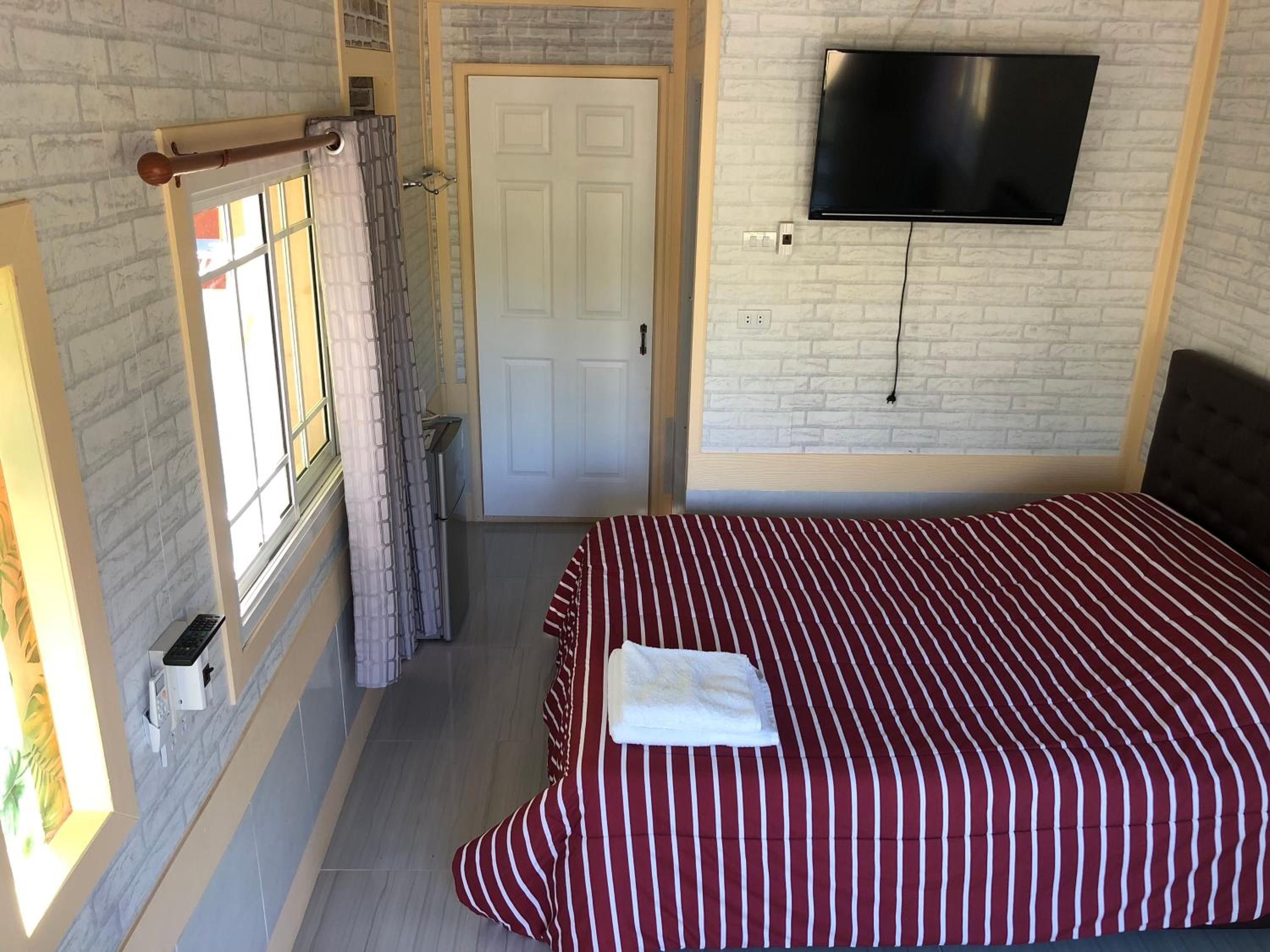 One-Bedroom House - Photo 11