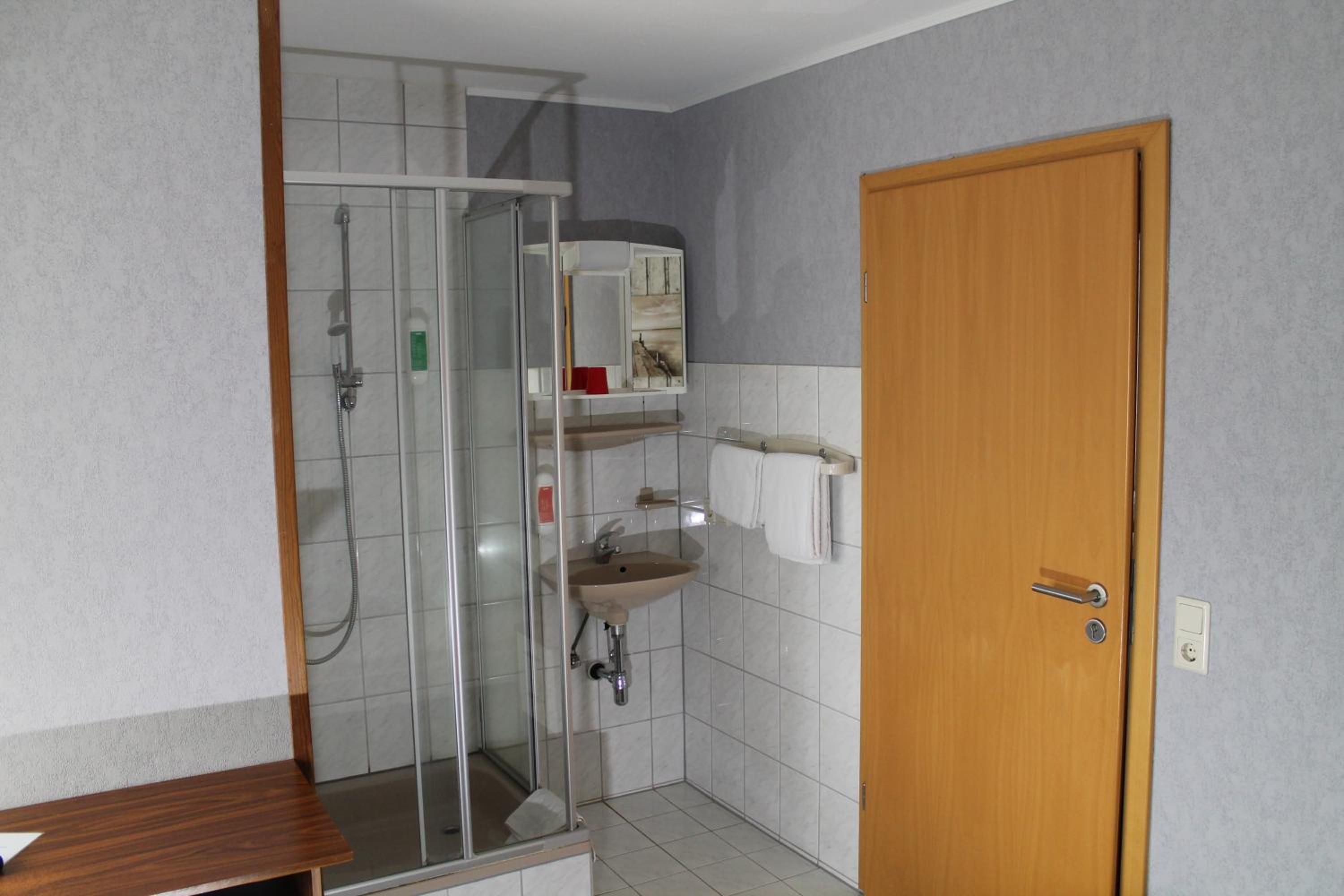 Single Room with Shared Toilet photo 2