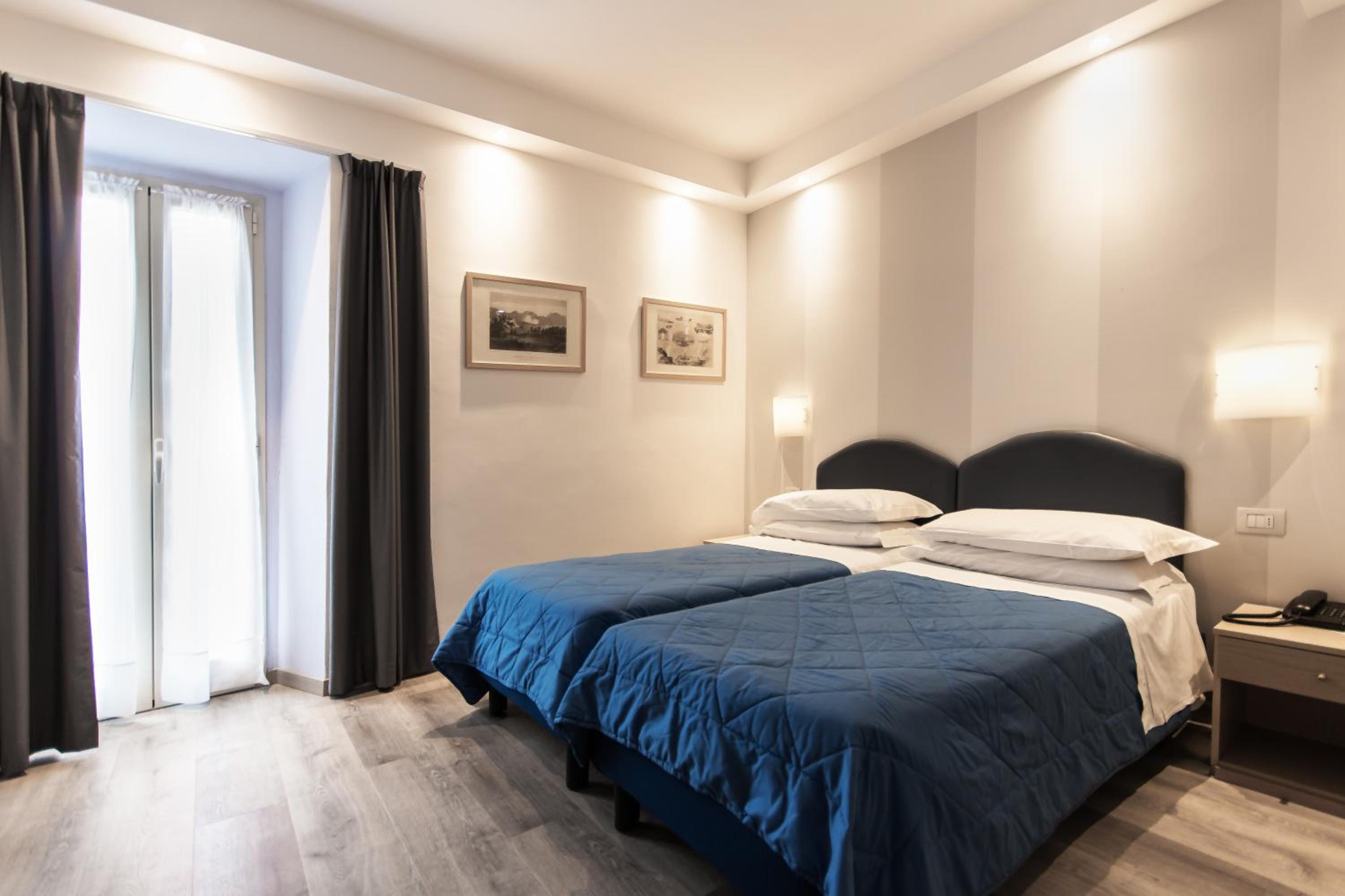 Double Room with Lake View - Photo 1