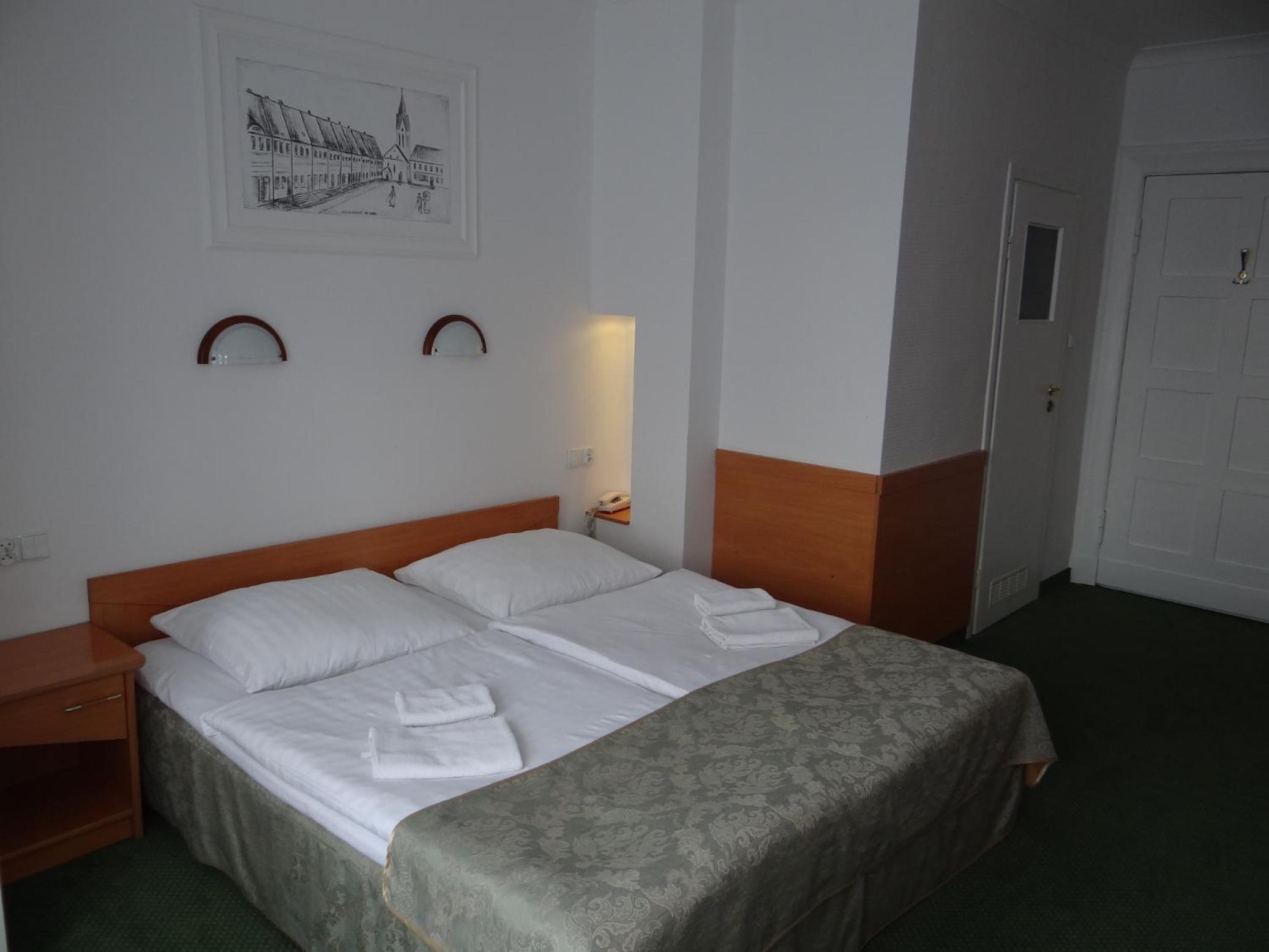 Double Room - Photo 6