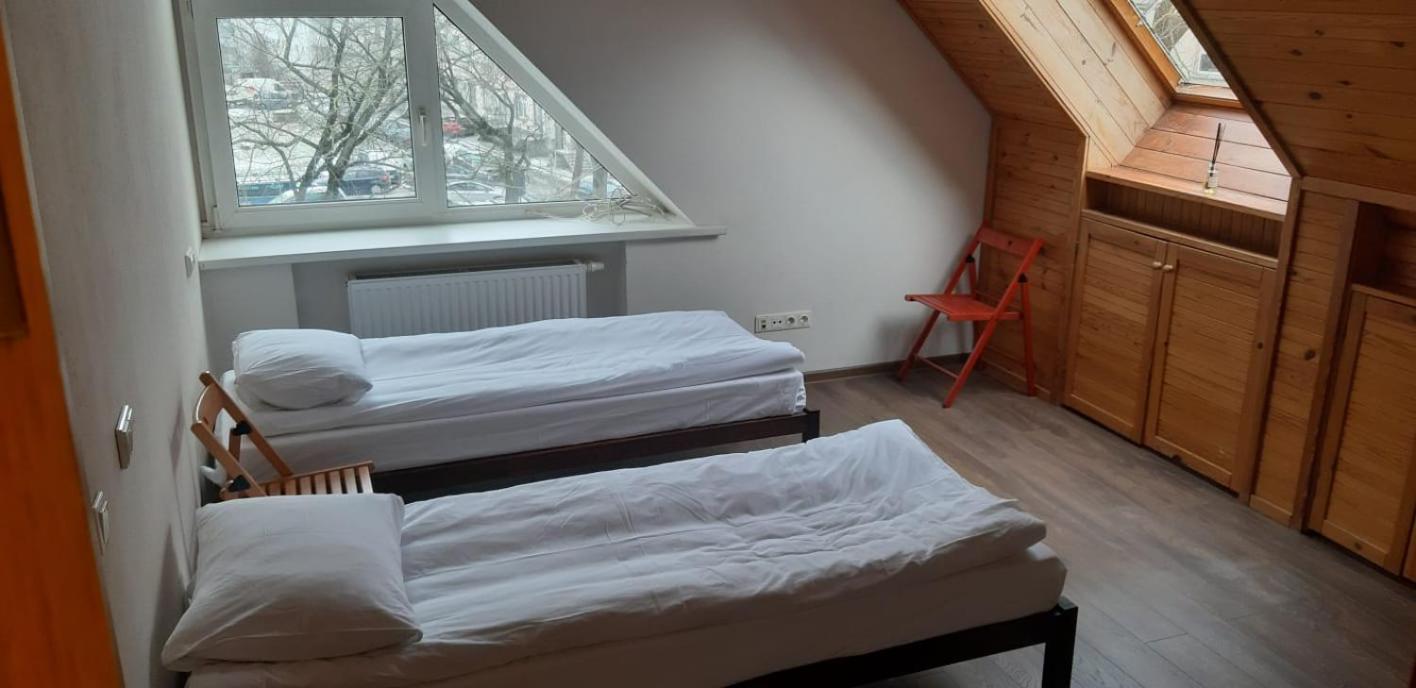 Triple Room with Private Bathroom - Photo 8
