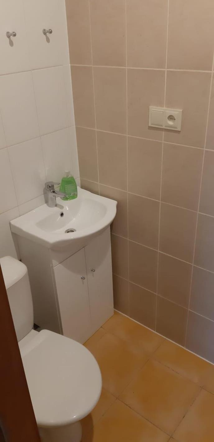 Triple Room with Private Bathroom - Photo 12