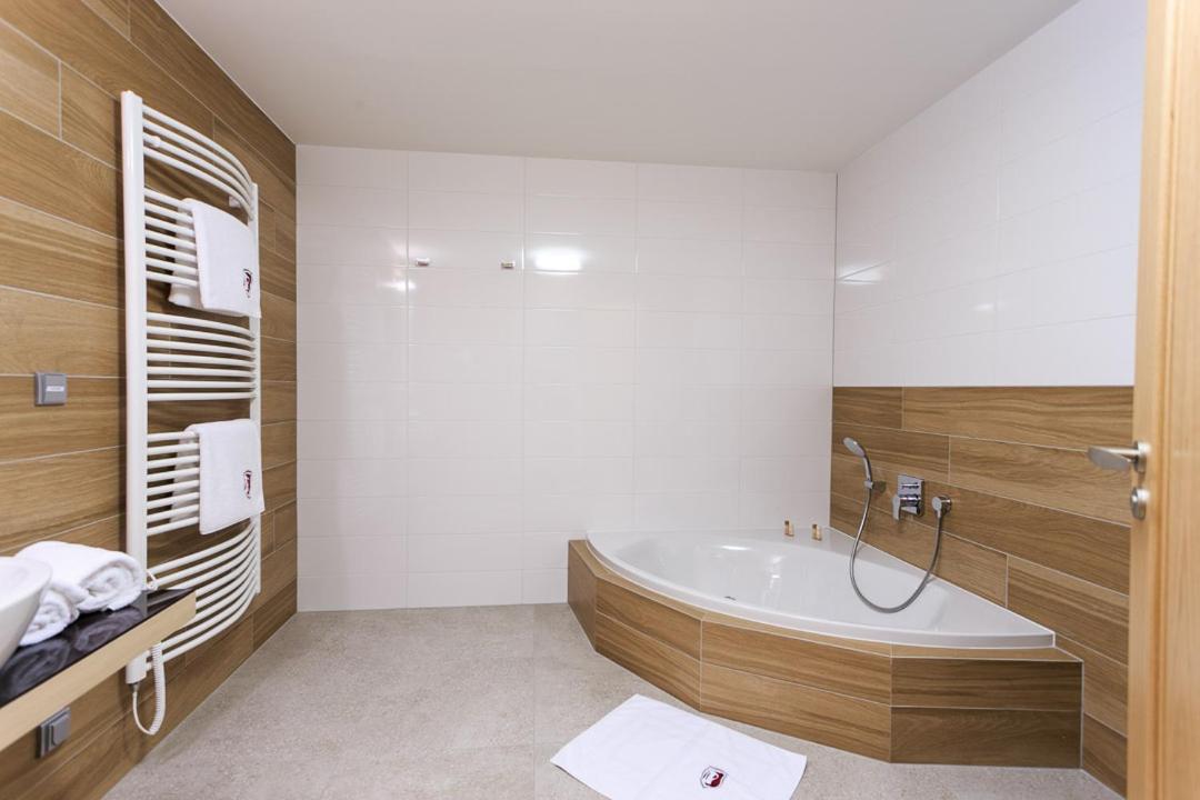 Suite with Garden View
