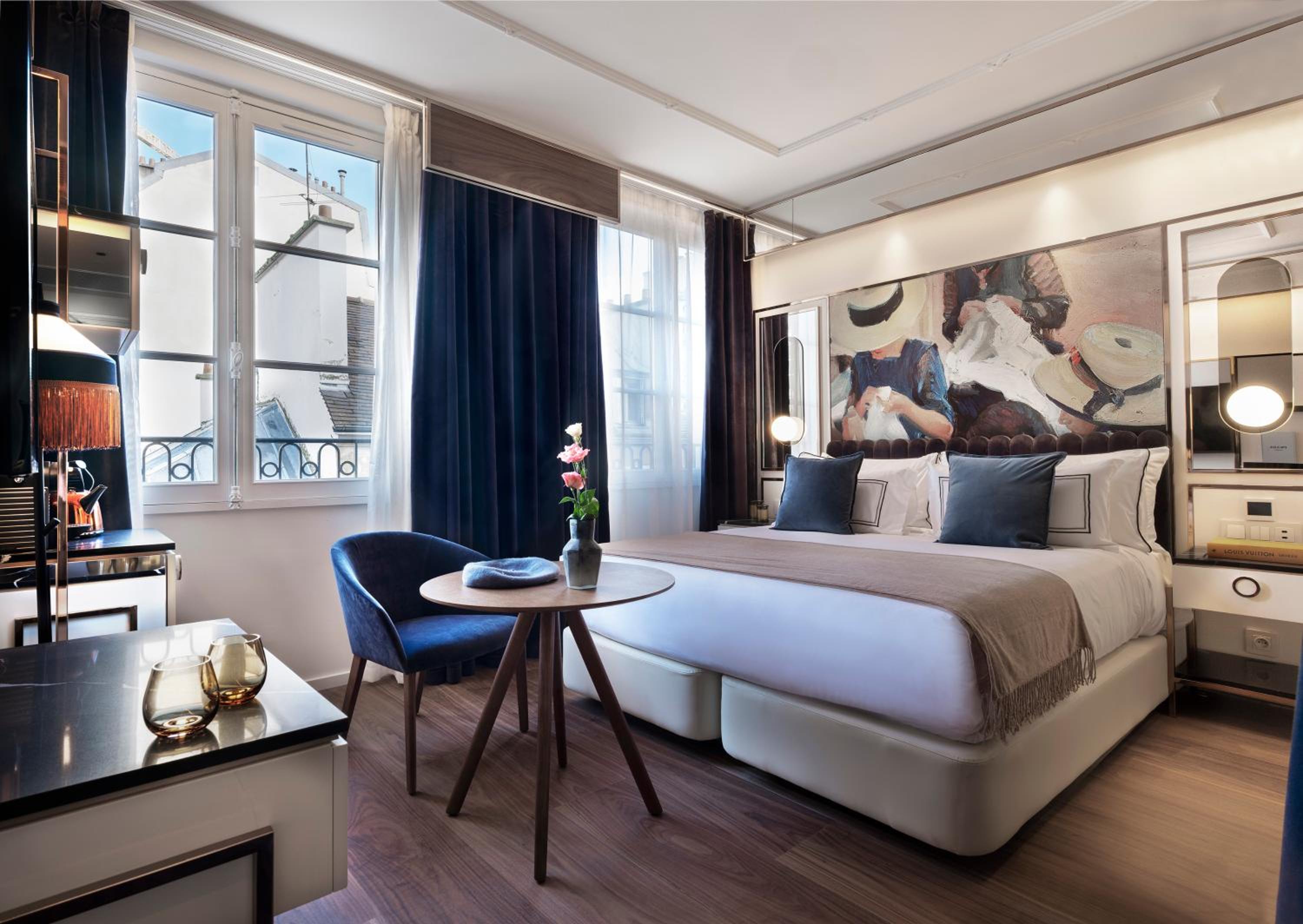 Deluxe Room with Glimpses of Notre Dame