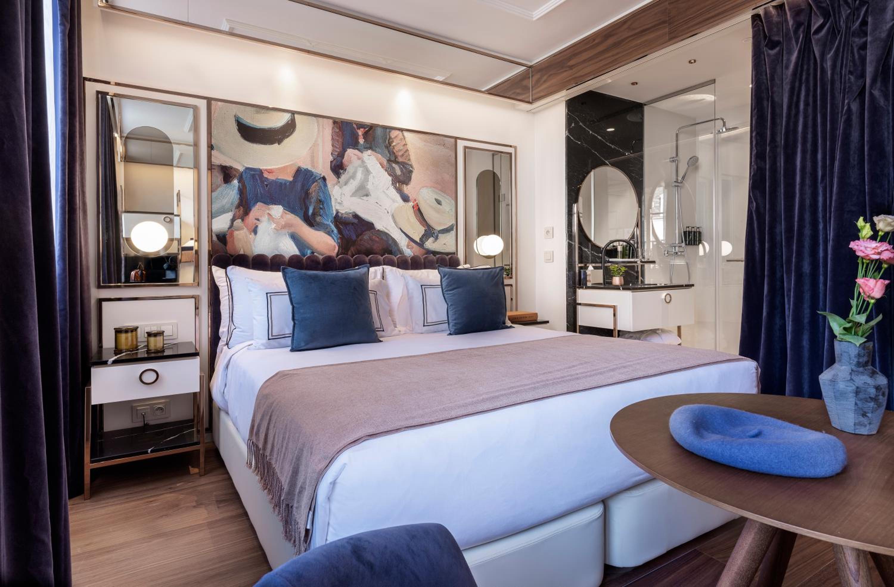 Deluxe Room with Glimpses of Notre Dame