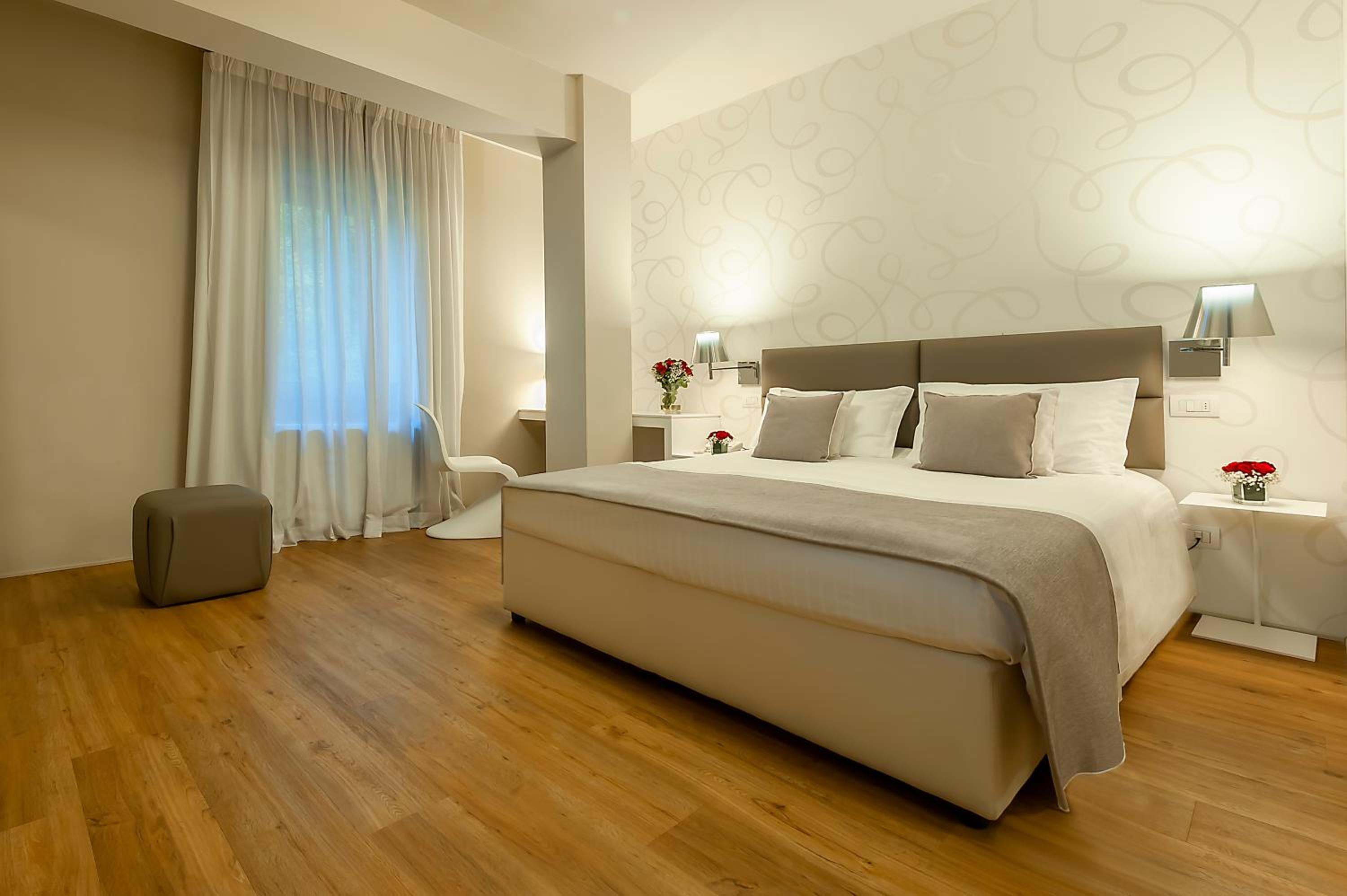 Deluxe Room - Photo 6
