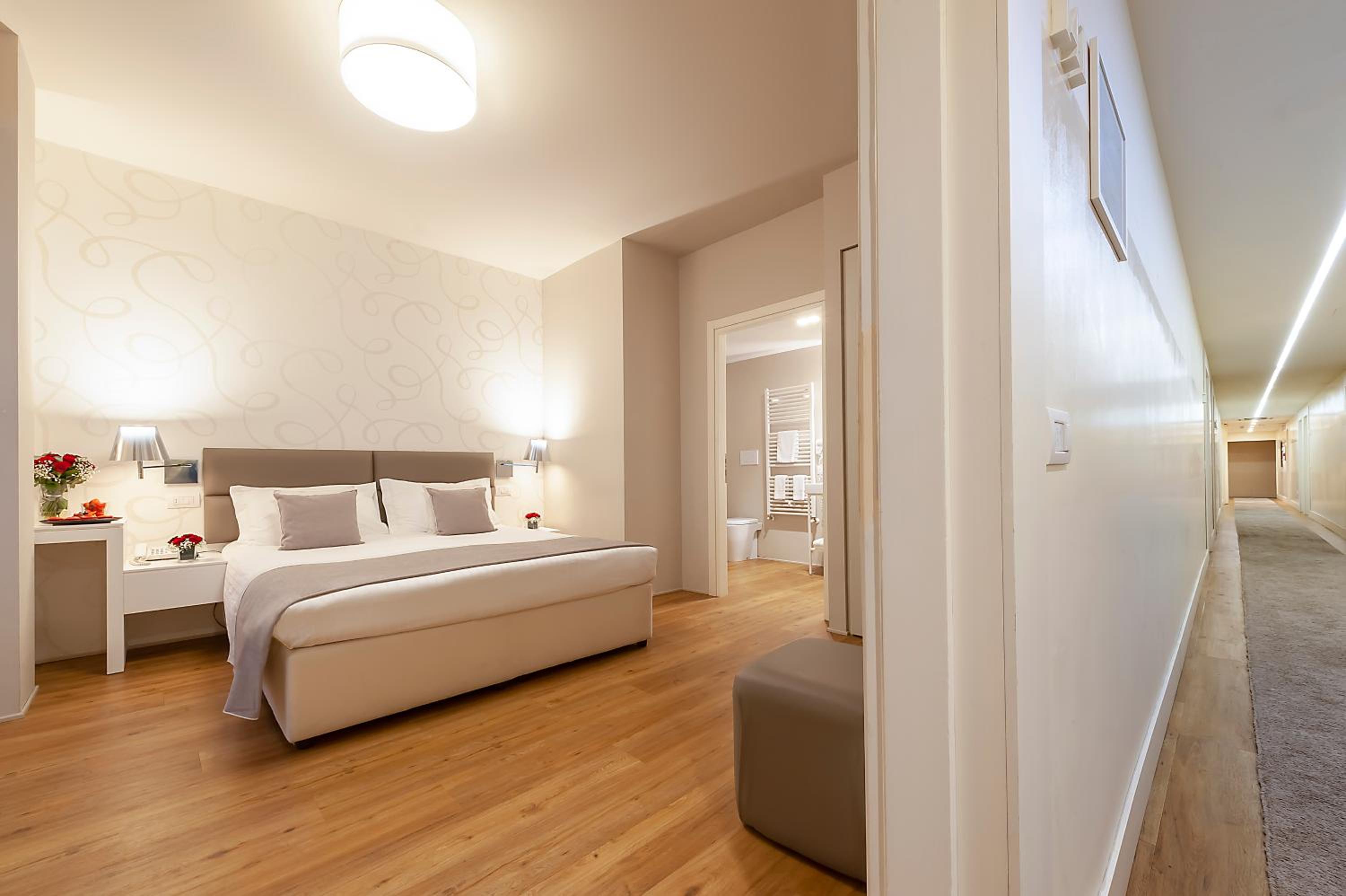 Deluxe Room - Photo 2