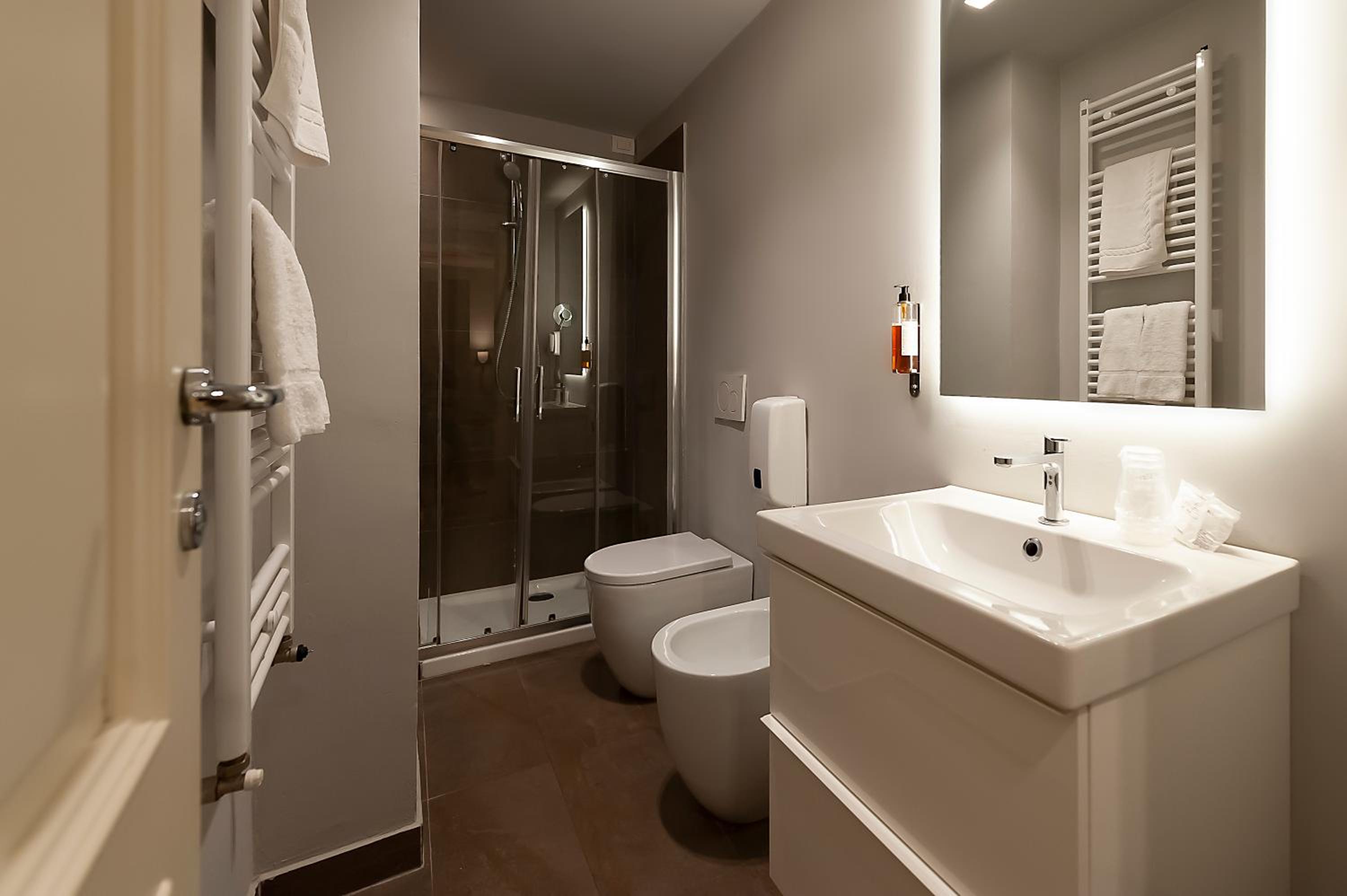 Quadruple Room - Photo 5