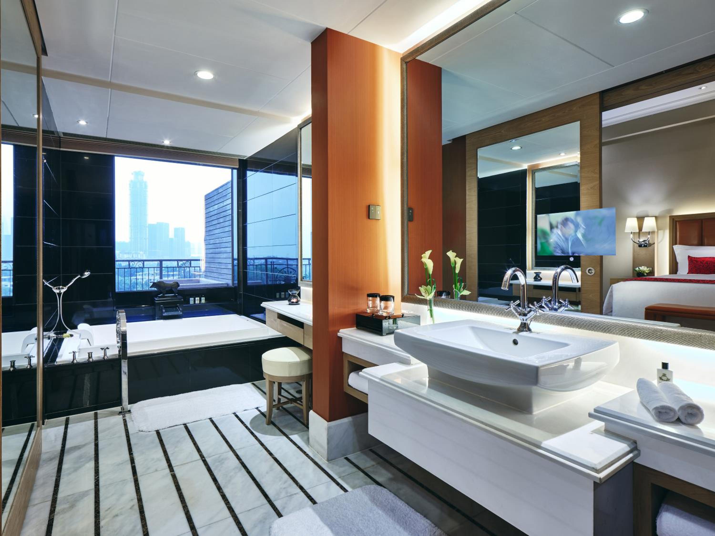 Classic King Room - Lounge Access - Photo 4