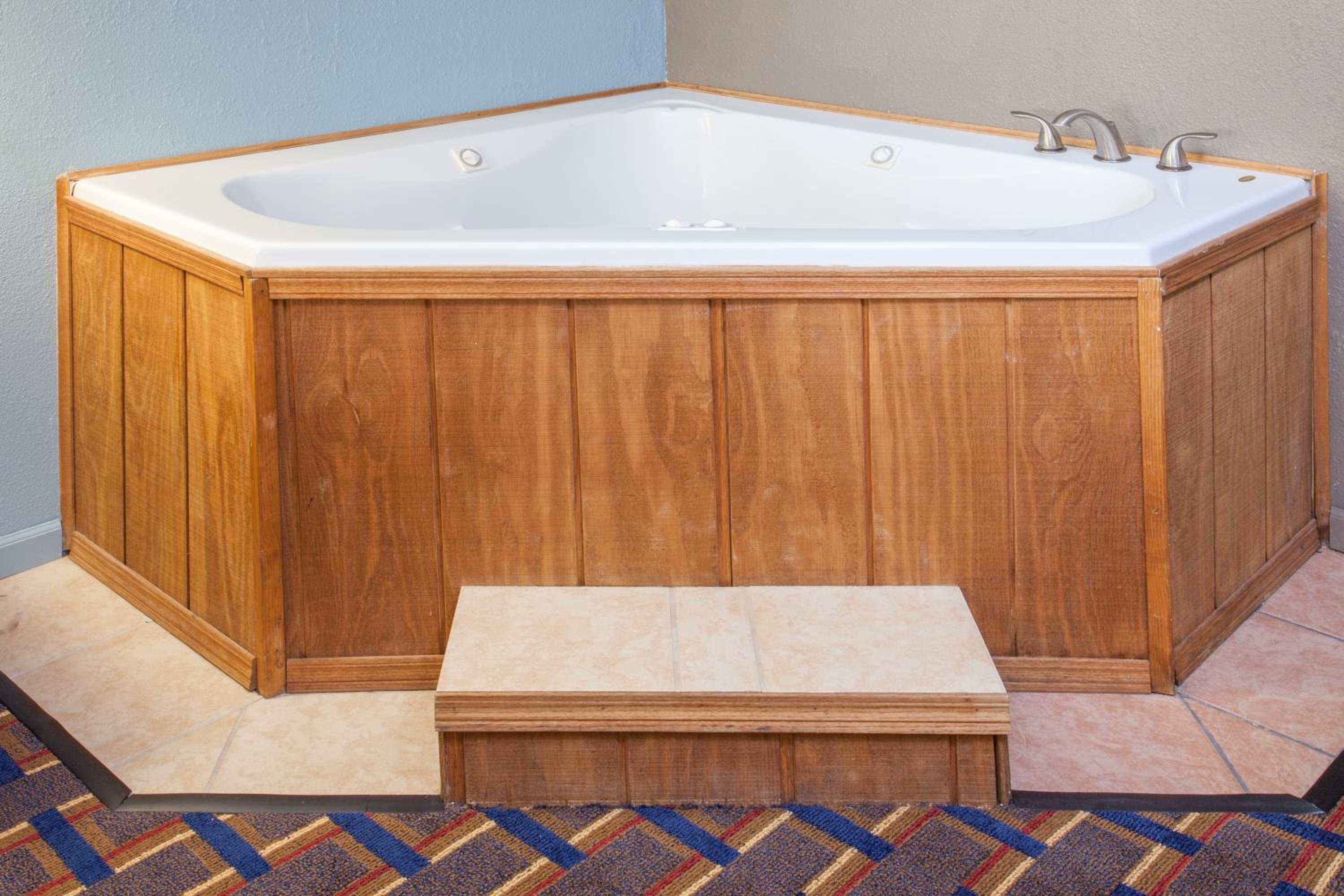 Deluxe King Room - Non-Smoking photo 2