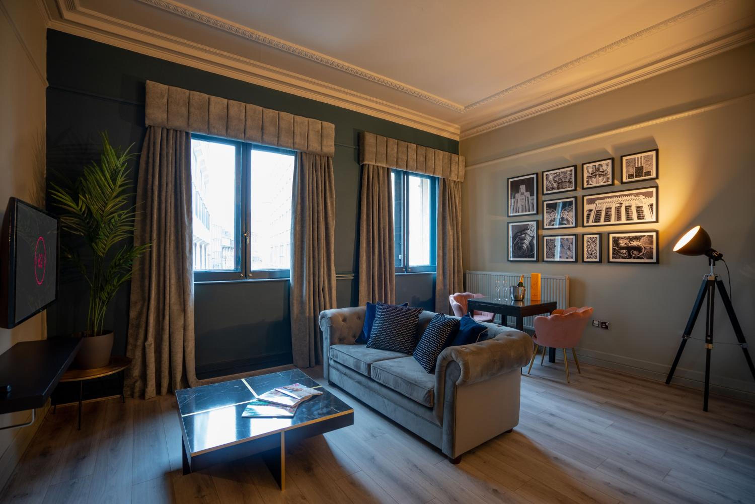 Queen Suite photo 2