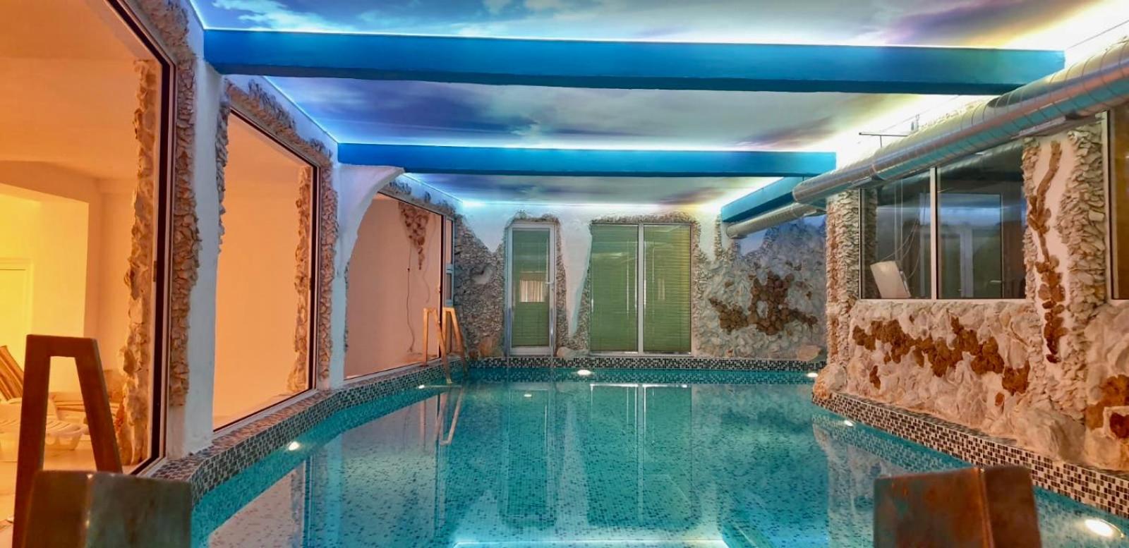 Suite with Private Spa Access photo 3