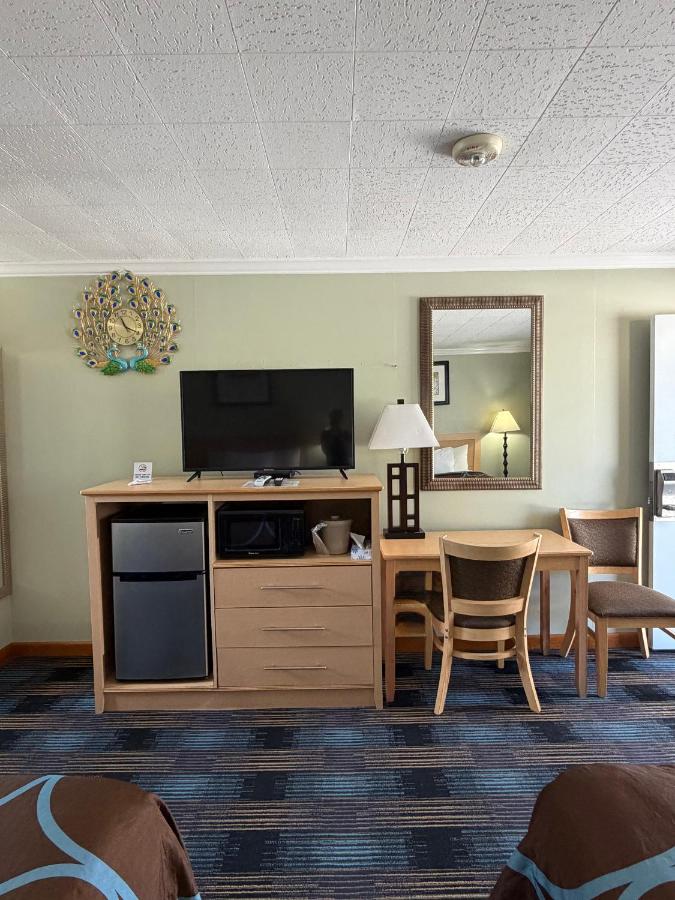 Standard queen room with 2 queen beds