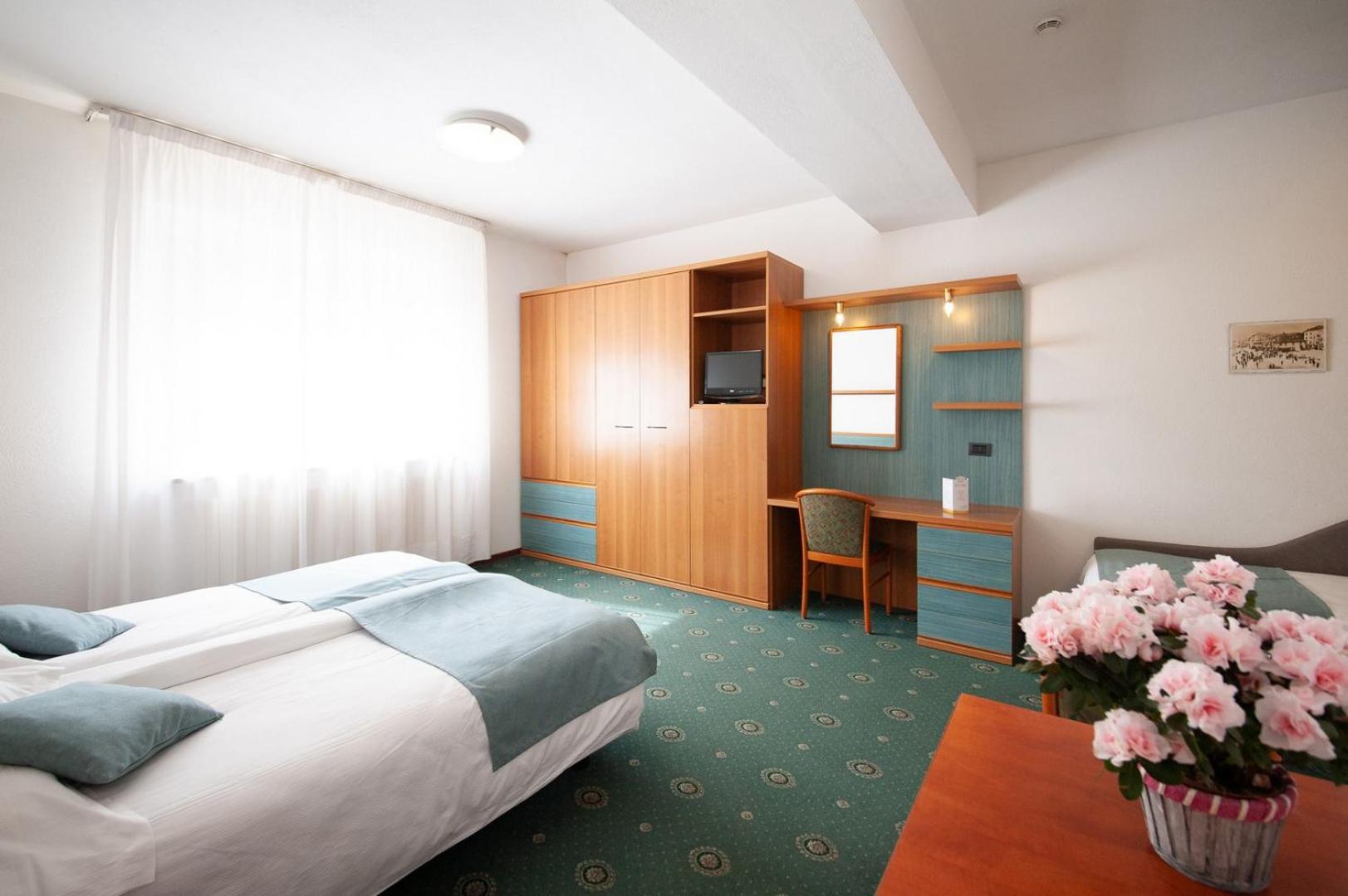 Standard Double or Twin Room photo 1