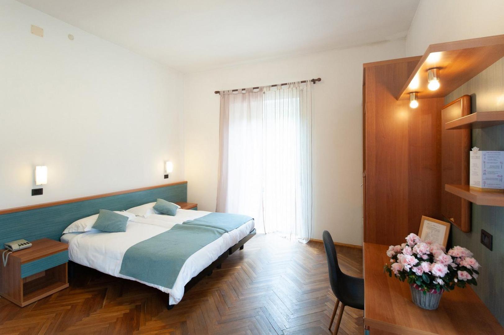 Standard Double or Twin Room photo 3