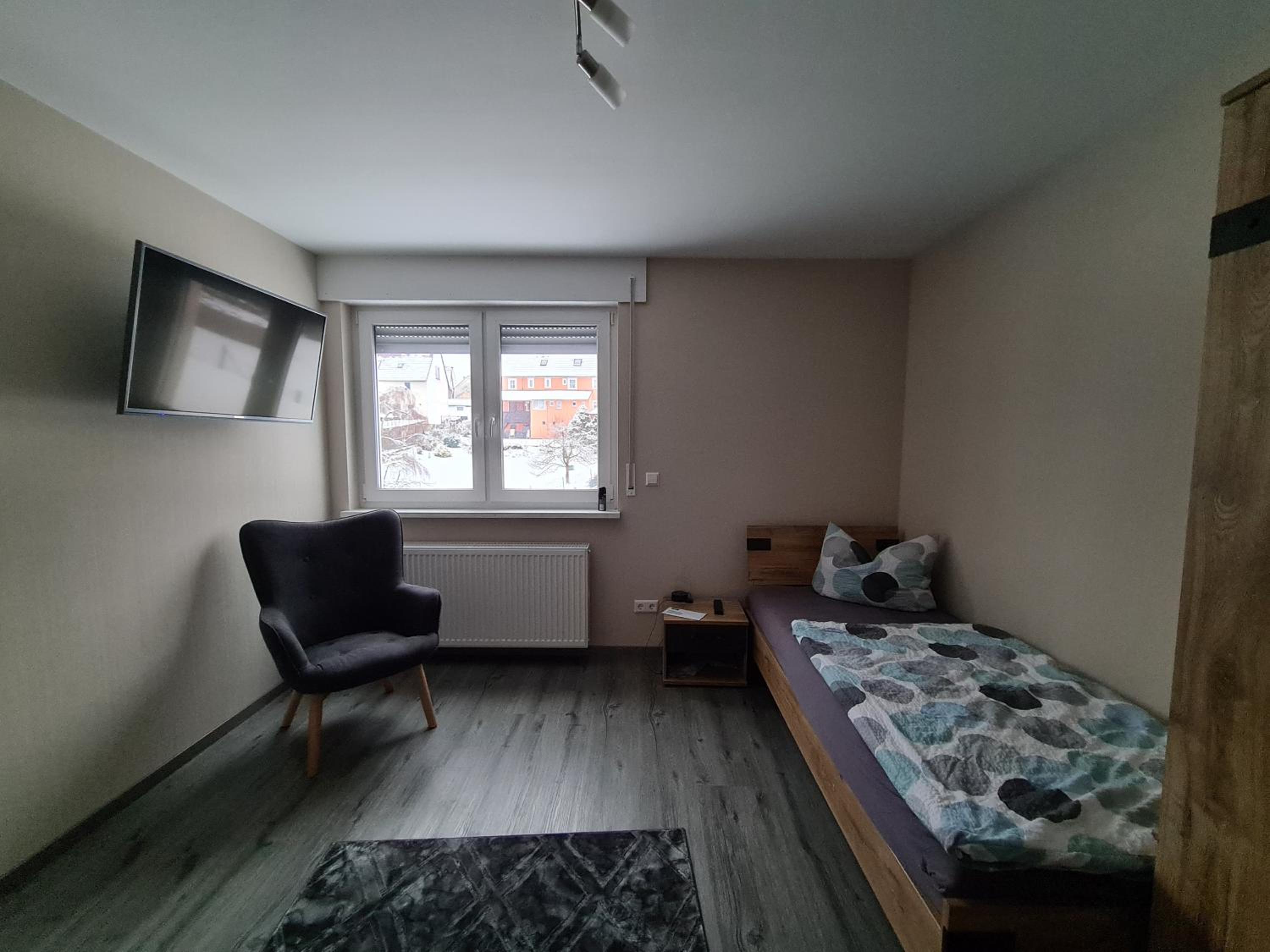 Single Room with Private Bathroom photo 3