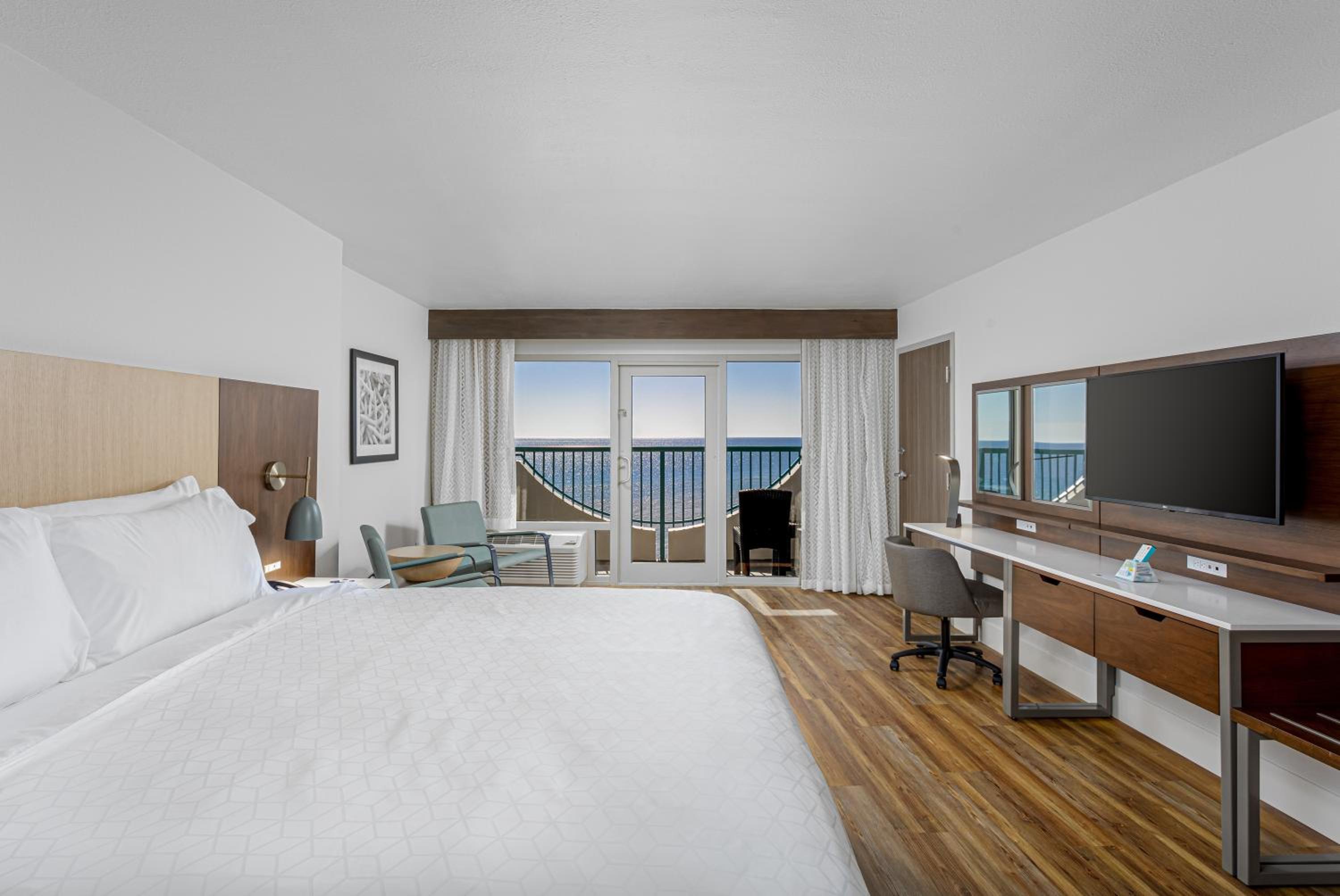 Standard King Room - Photo 11
