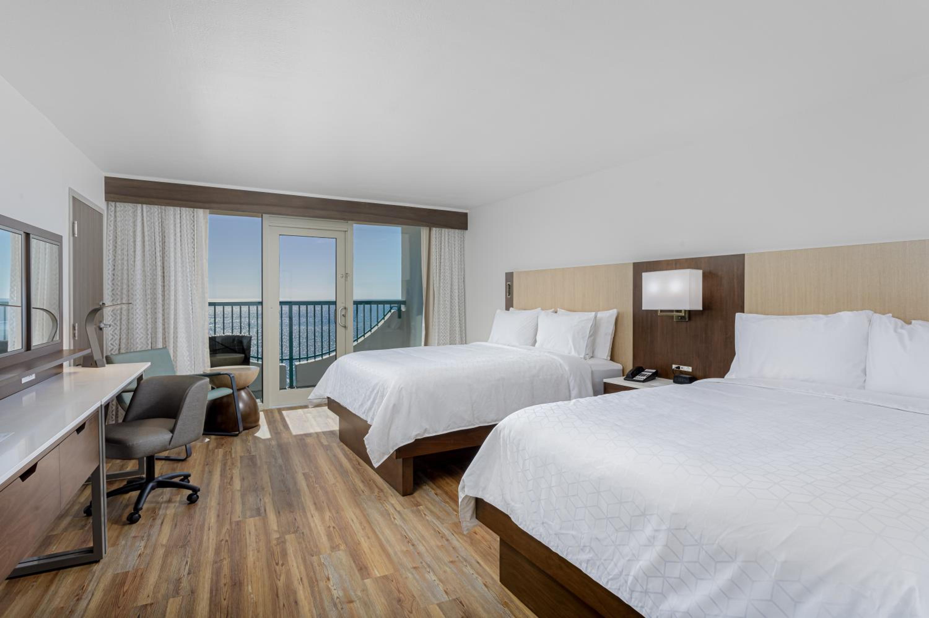 Standard Queen Room with Two Queen Beds - Photo 8