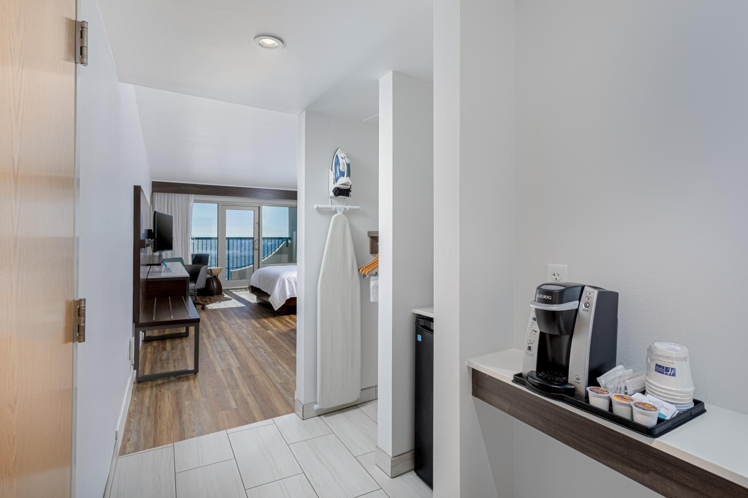 Room with Two Beds - Hearing Accessible - Non-Smoking - Photo 4