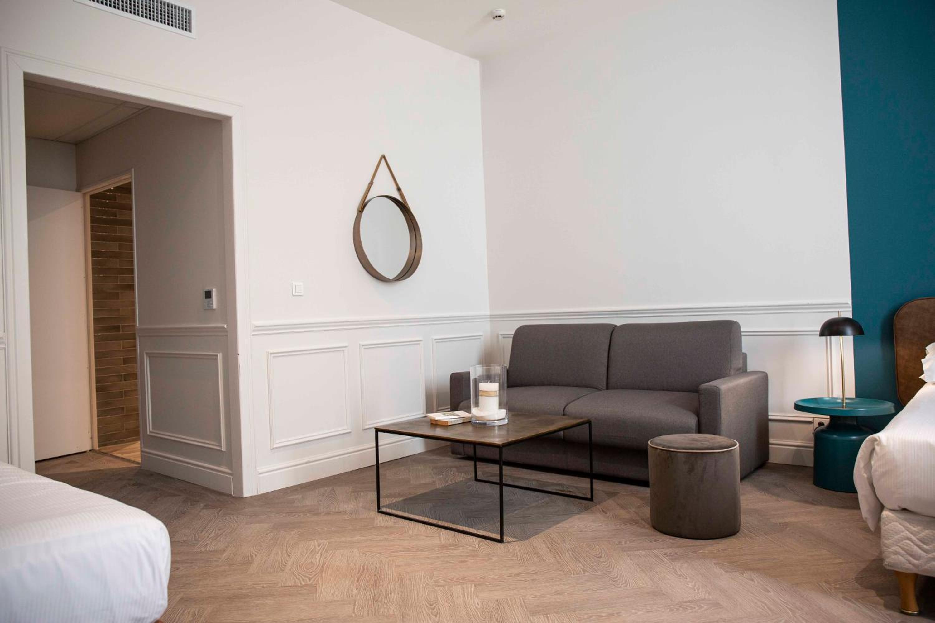 Family Room - Photo 5