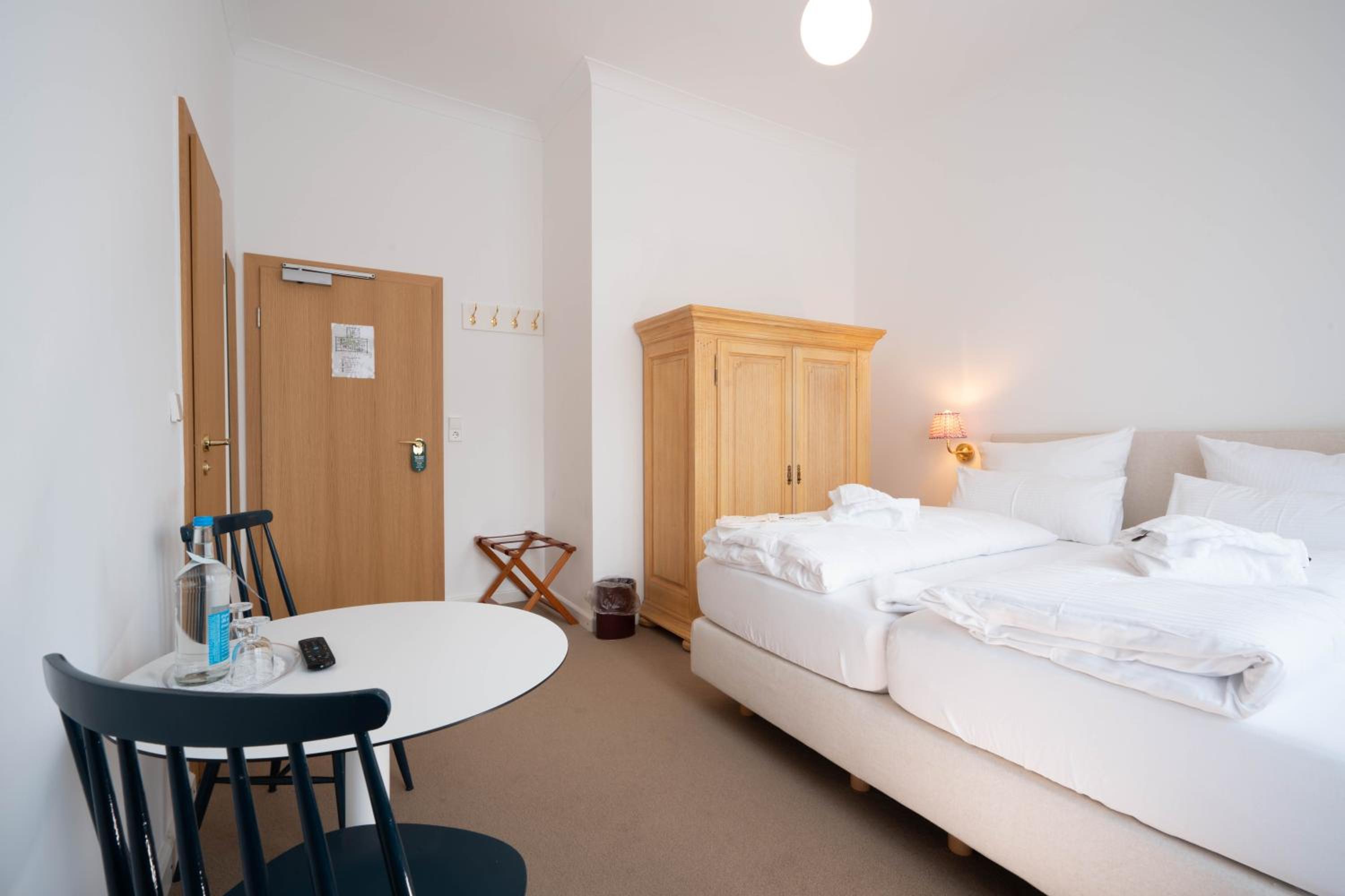 Standard Double Room - Photo 4