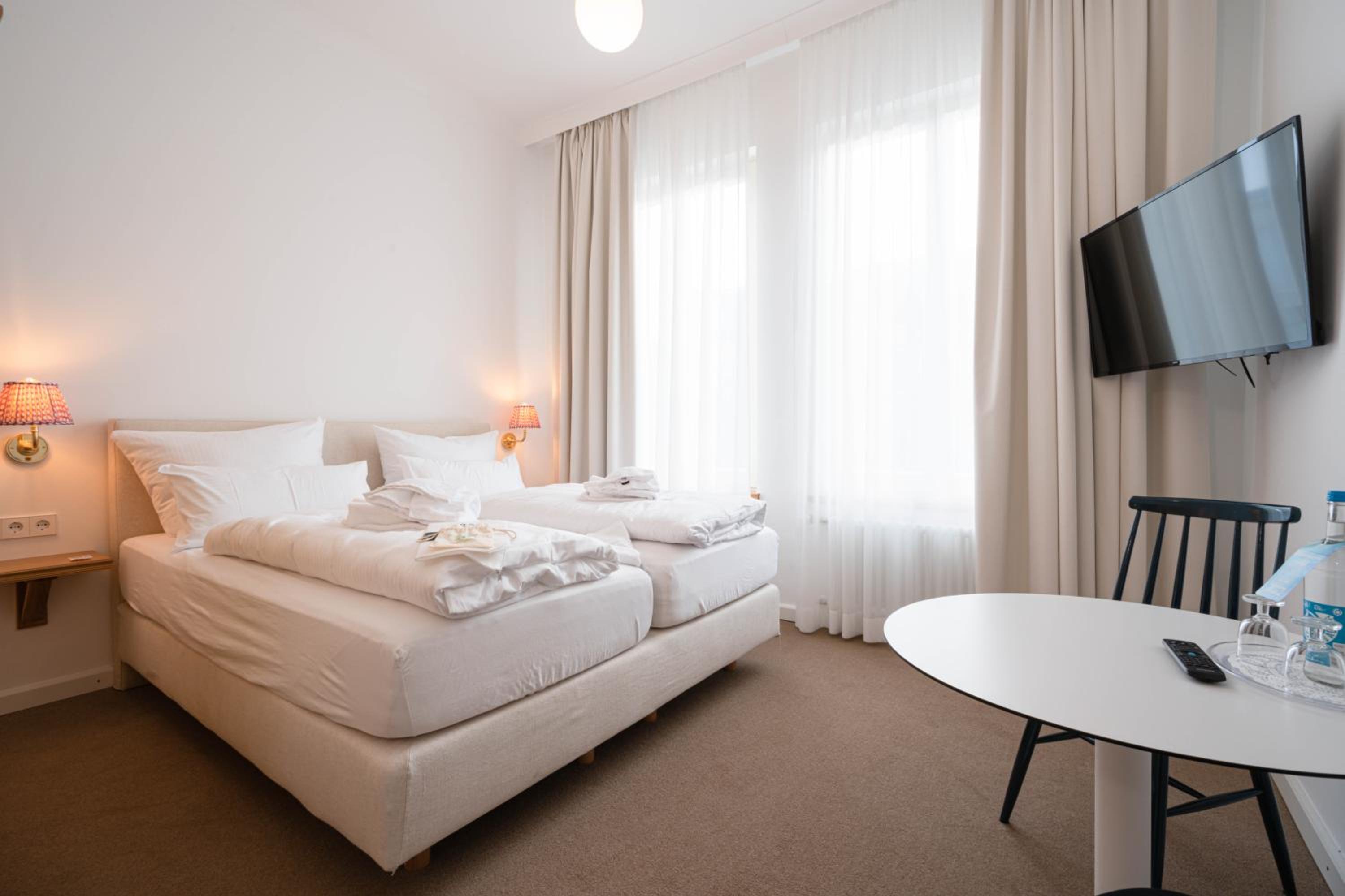 Standard Double Room - Photo 5