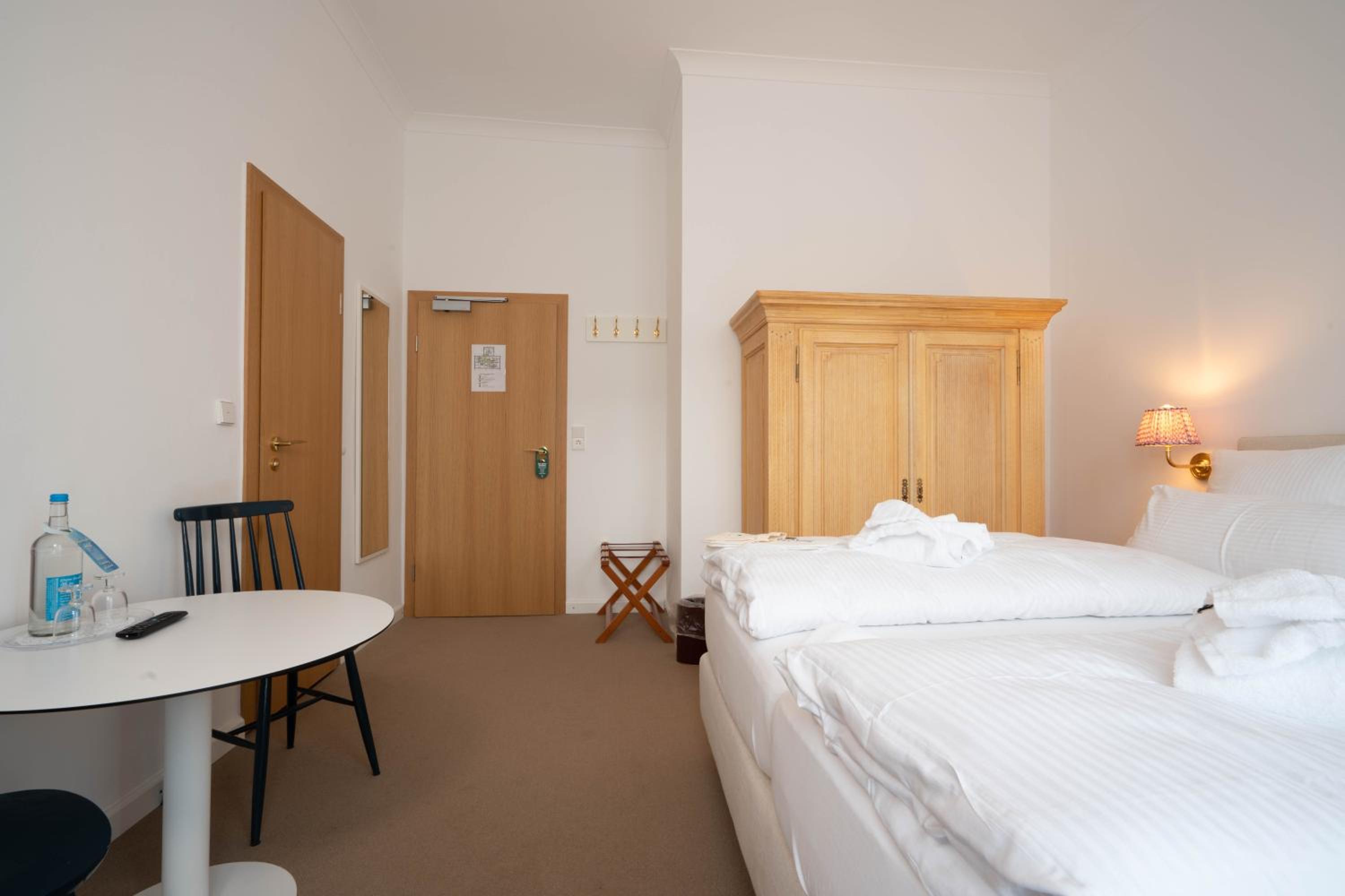 Standard Double Room - Photo 2