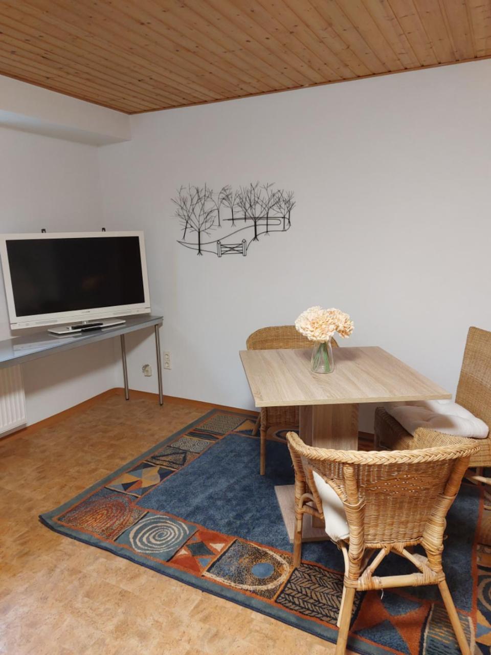 One-Bedroom Apartment - Photo 2