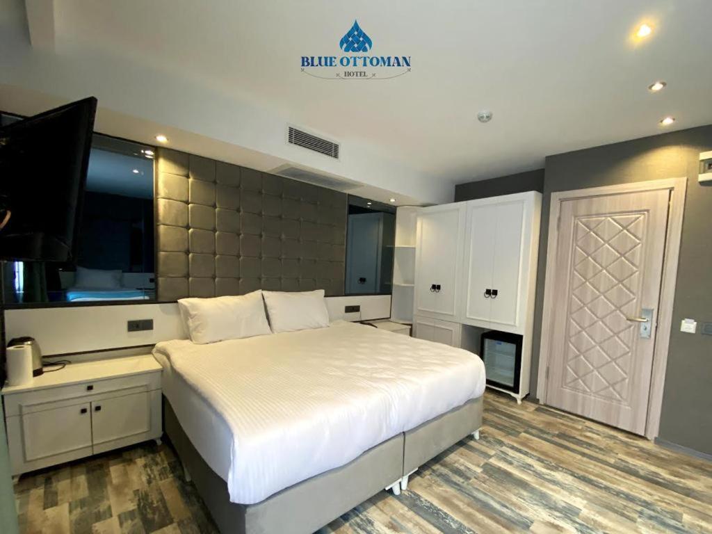 King Suite with Balcony photo 1
