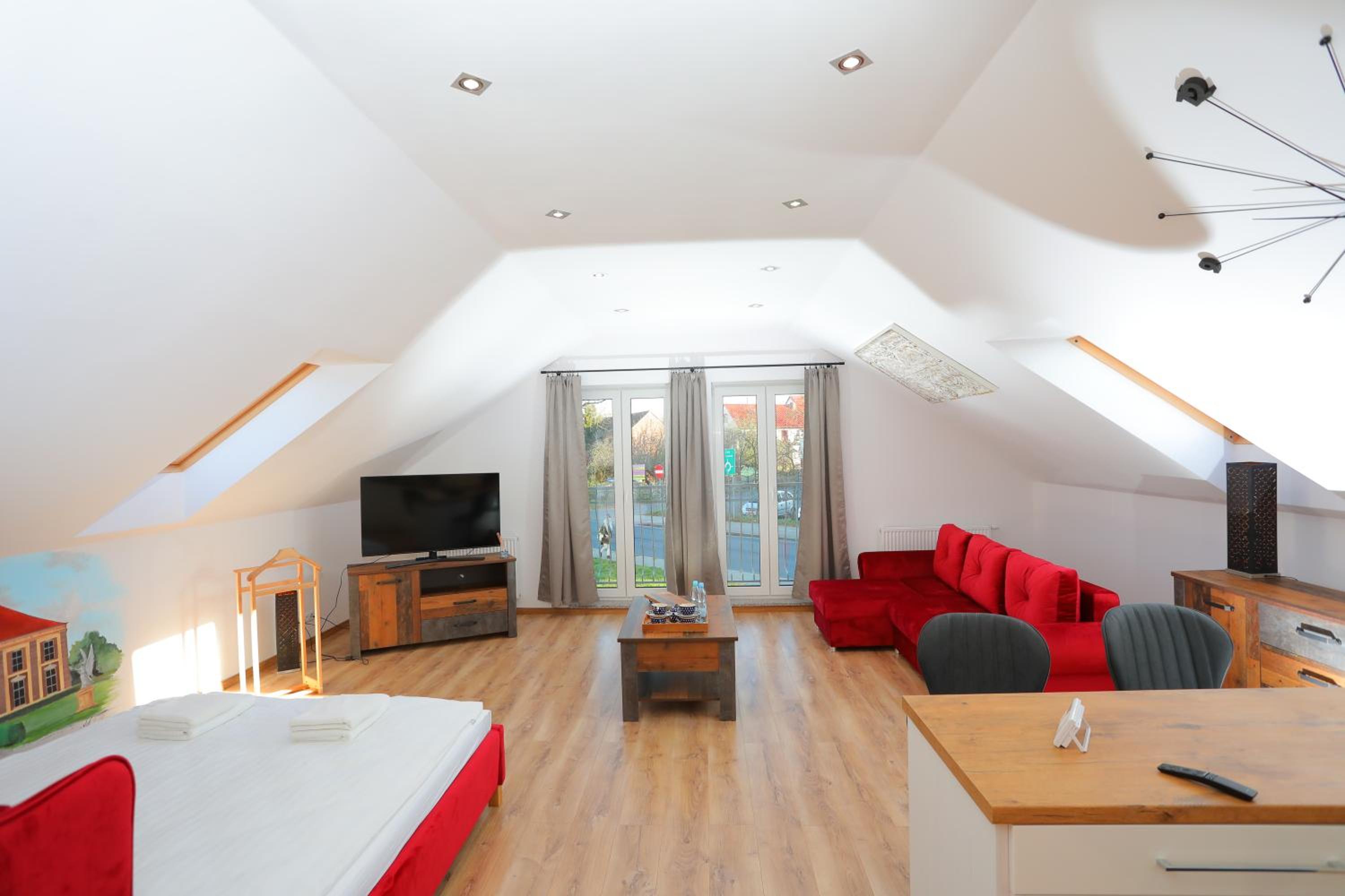 One-Bedroom Apartment - Photo 2
