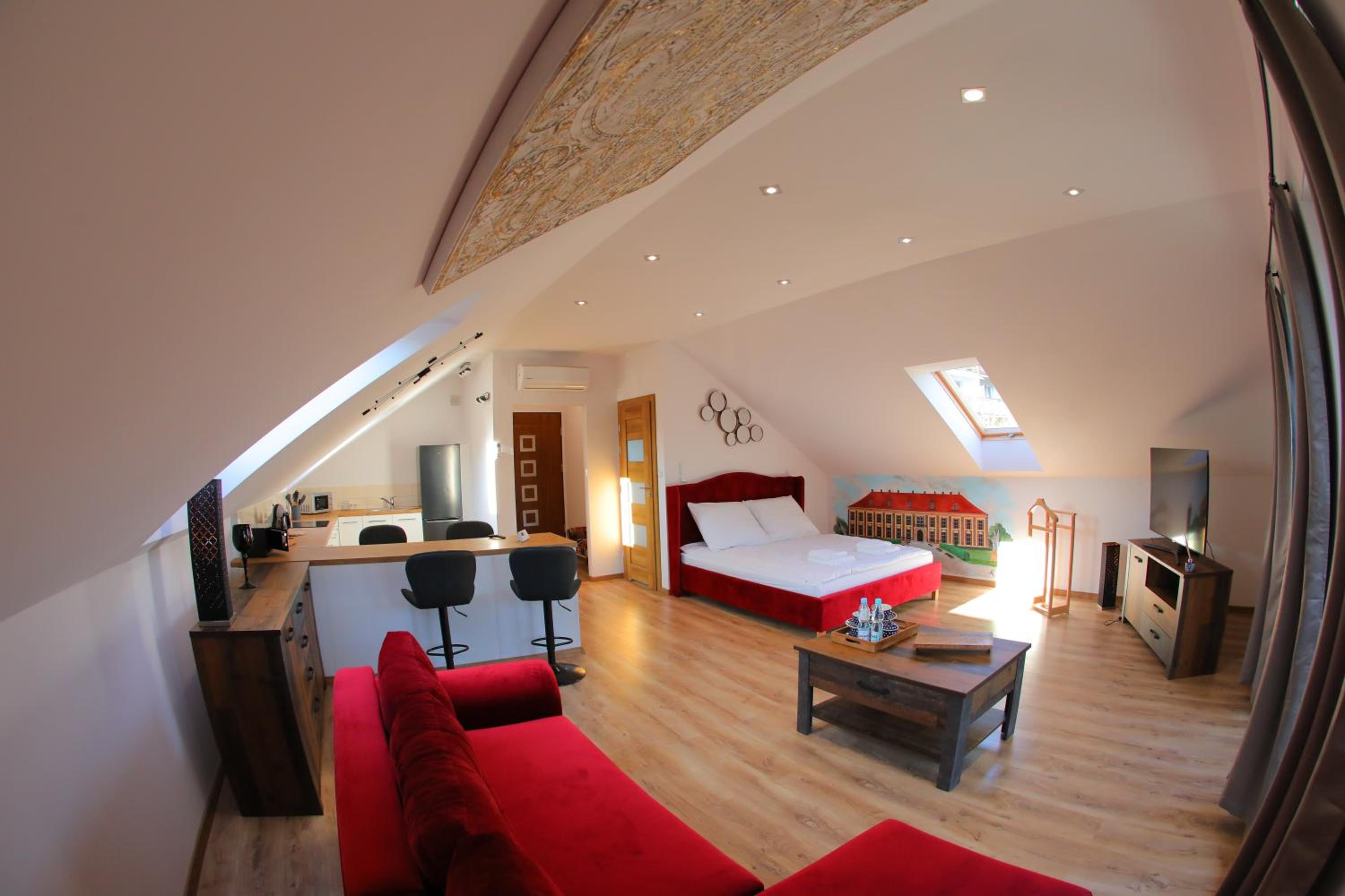 One-Bedroom Apartment - Photo 12