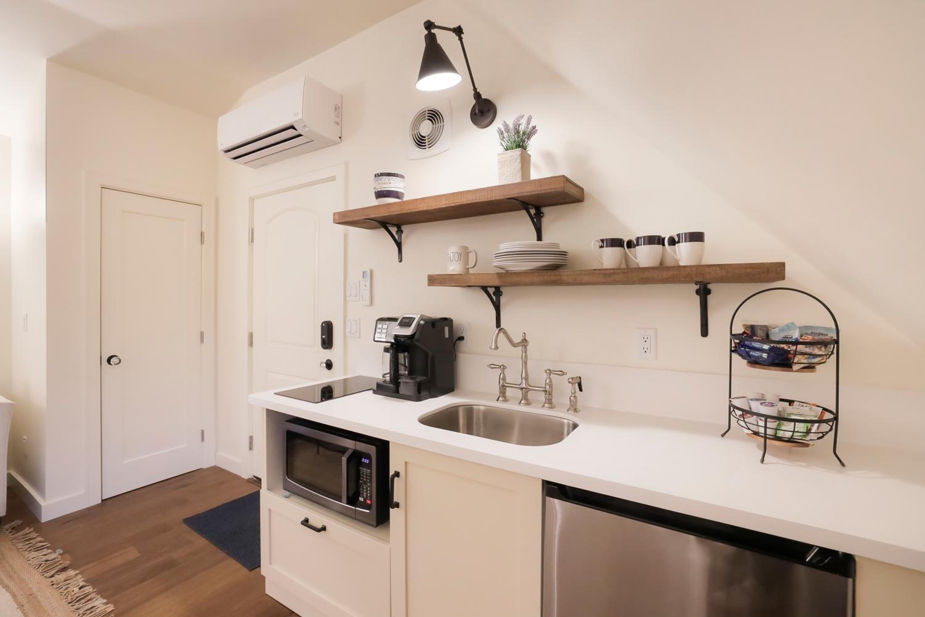 One-Bedroom Apartment - Photo 4