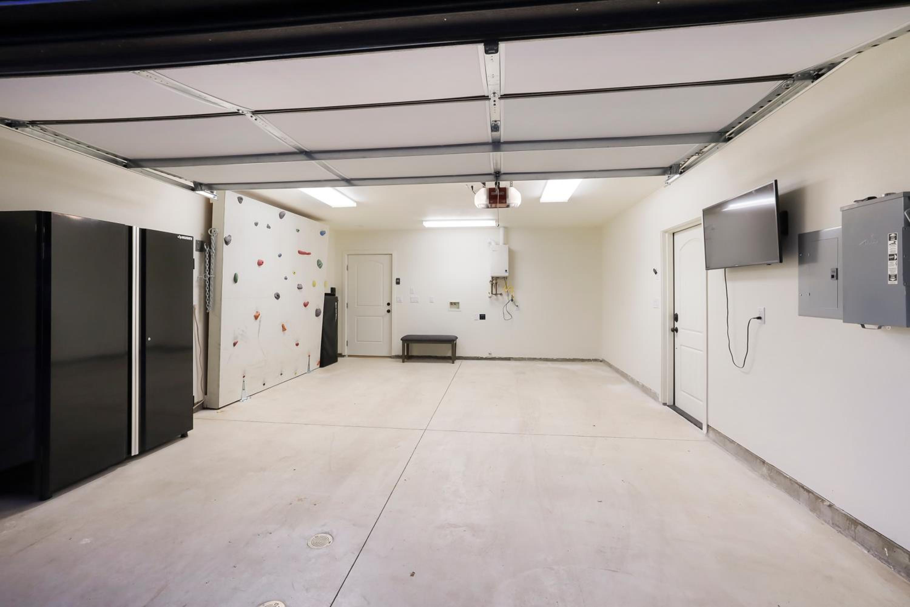 One-Bedroom Apartment - Photo 9